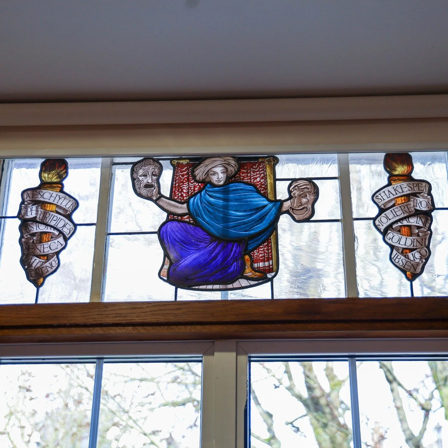 🪟 Did you know the college library contains a series of stained glass windows illustrating different themes, including poetry, science, and drama? One window shows the masks of comedy and tragedy, with two flames on either side wrapped in the names 