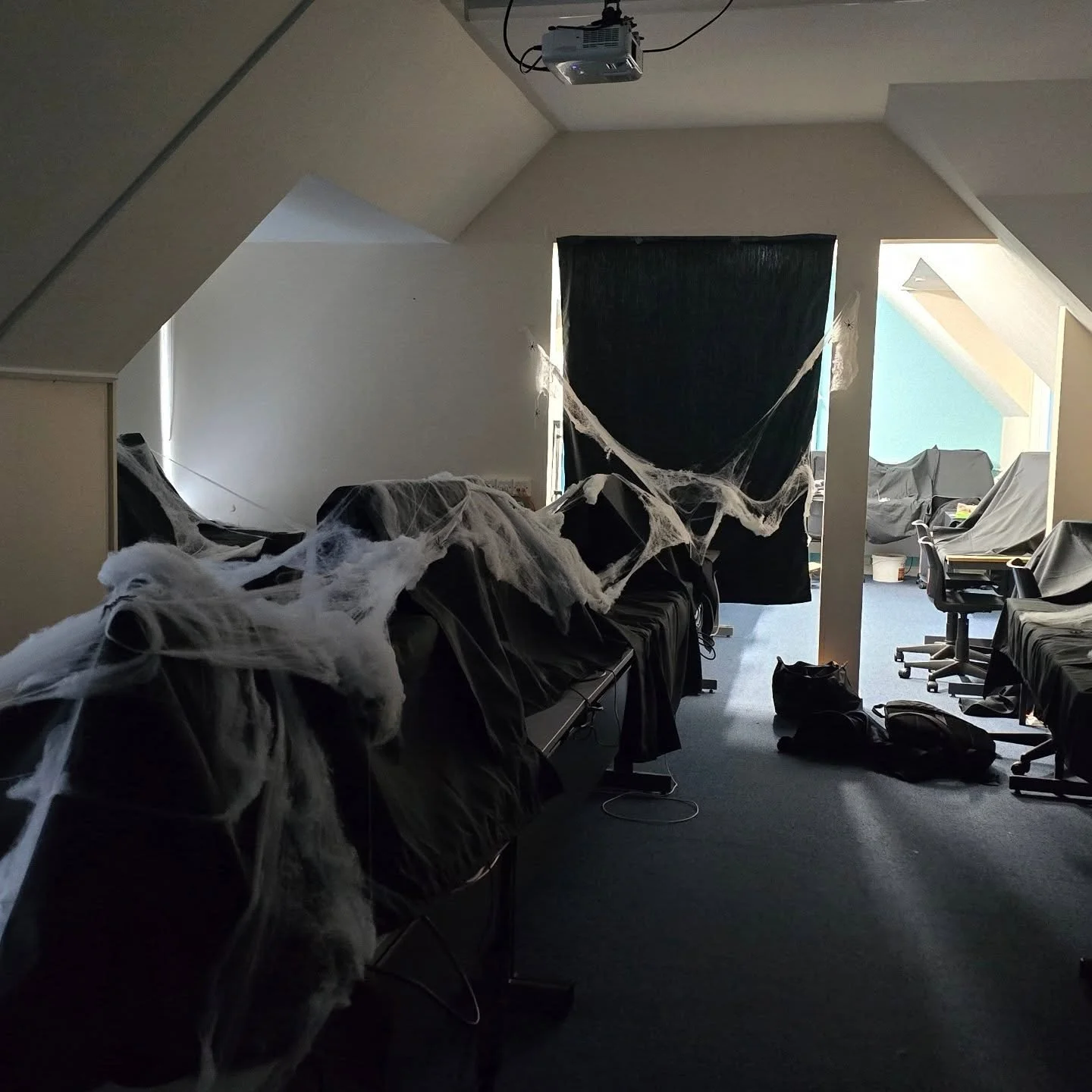 👻 Our Ghost Tour room is ready for tomorrow! Join our Ghost Tour tomorrow to have a chance to speak to Matron and explore the haunted building of College House. For all event information, click the link in our bio!