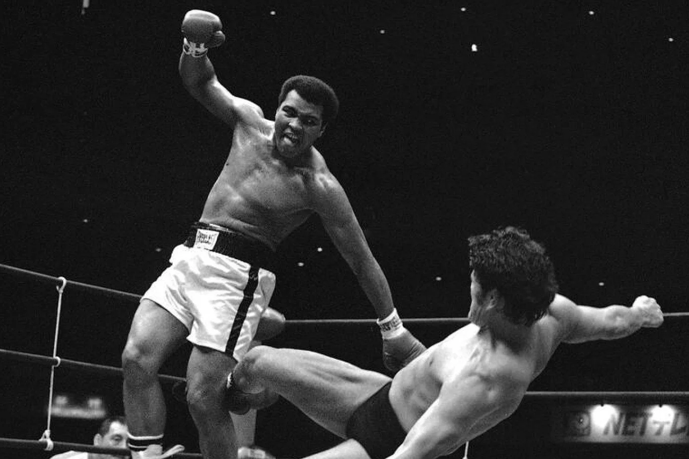 Inoki_kicking_Ali.jpg