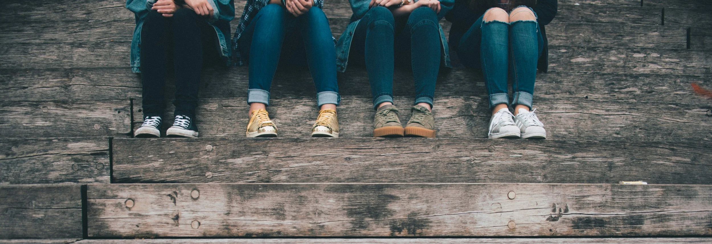 Entre Dois Mundos: Os Desafios dos Adolescentes Brasileiros na Colúmbia Britânica
