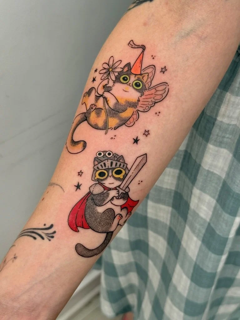 Laura_Arroz_tattoo_artist- cute tattoos - cats dressed as wizard and knight
