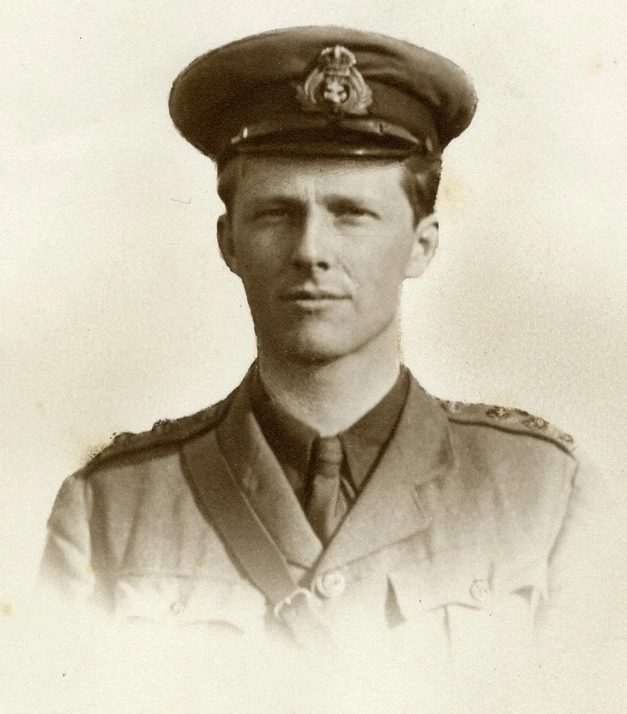 Rupert_brooke_officer_1914