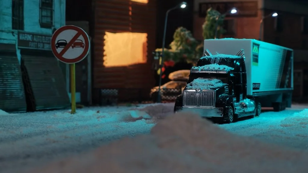 Stop motion animation - 18 wheeler in the snow
