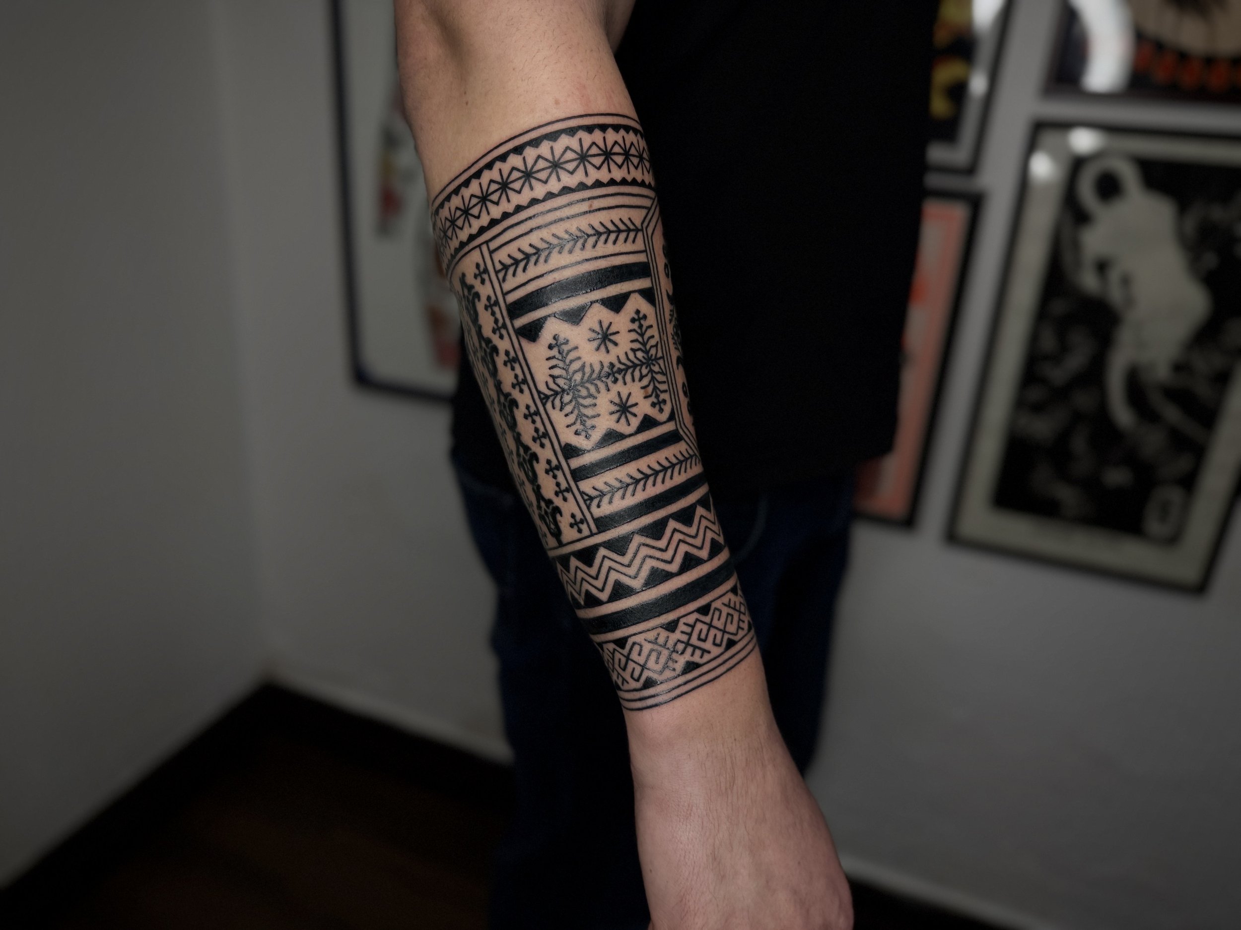 Justas Jurkevičius-Tattoo Artist-baltic style arm tattoo-black
