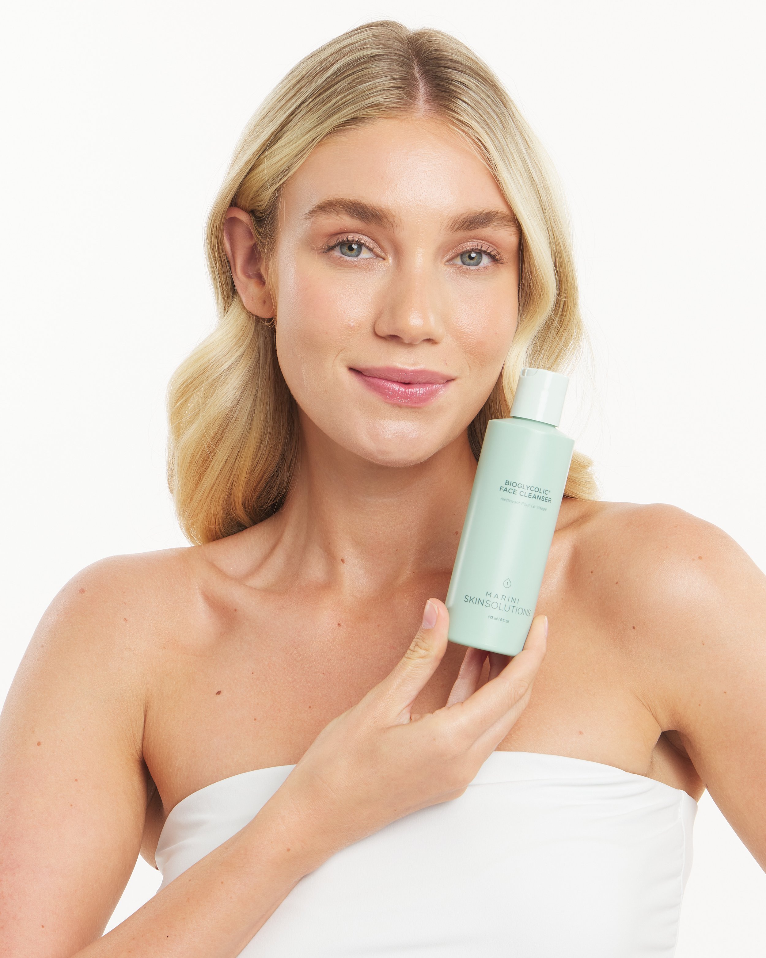 Bioglycolic-Face-Cleanser-Model-06.jpg