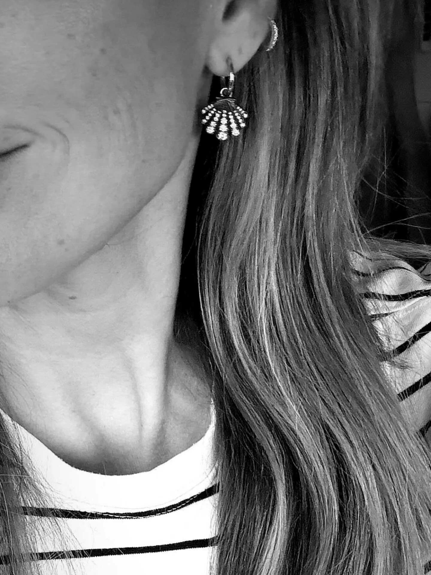 Our Shell Diamond Charm Earrings are relaxed, radiant, and simply stunning.

What you need to know:

&bull; 14k yellow and blackened gold

&bull; Approx. 1.05ct Total Diamond Weight (pair)

&bull; F&ndash;G Colour | SI Clarity

&bull; Natural, ethica