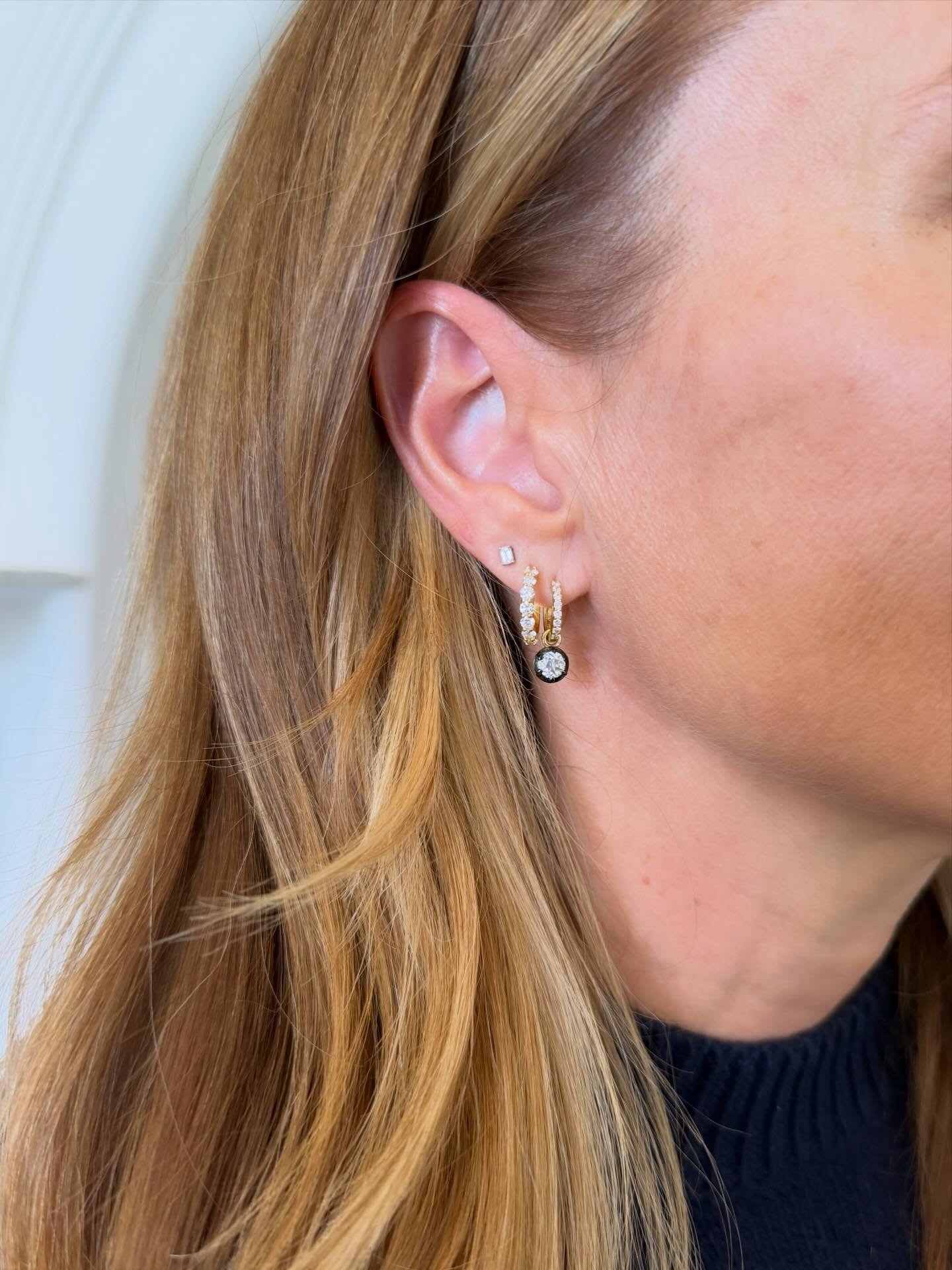 From L-R:
💎 Small Emerald Cut Diamond Studs ($400 each)
💎 Grande Diamond Hoops ($2,500 pair)
💎 Medium Diamond Hoops ($1,000 pair), with Georgian Diamond Charms (POA)