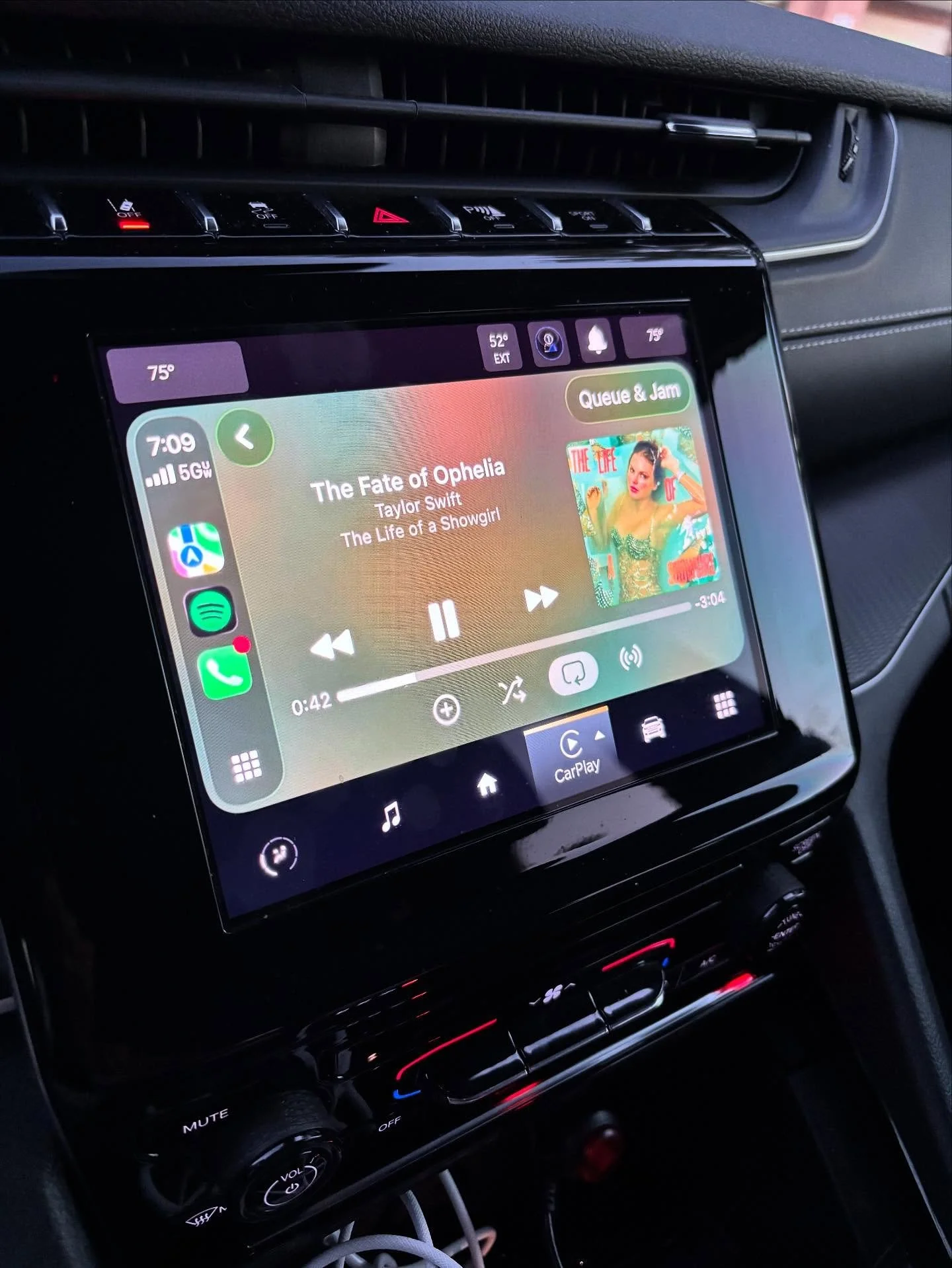 Road tripping with Taylor Swift&rsquo;s new album on repeat. There&rsquo;s just something about open roads, good coffee, and fresh lyrics that make every mile feel like a memory in the making. 🚗💿✨

What&rsquo;s your go-to album for a long drive?

#