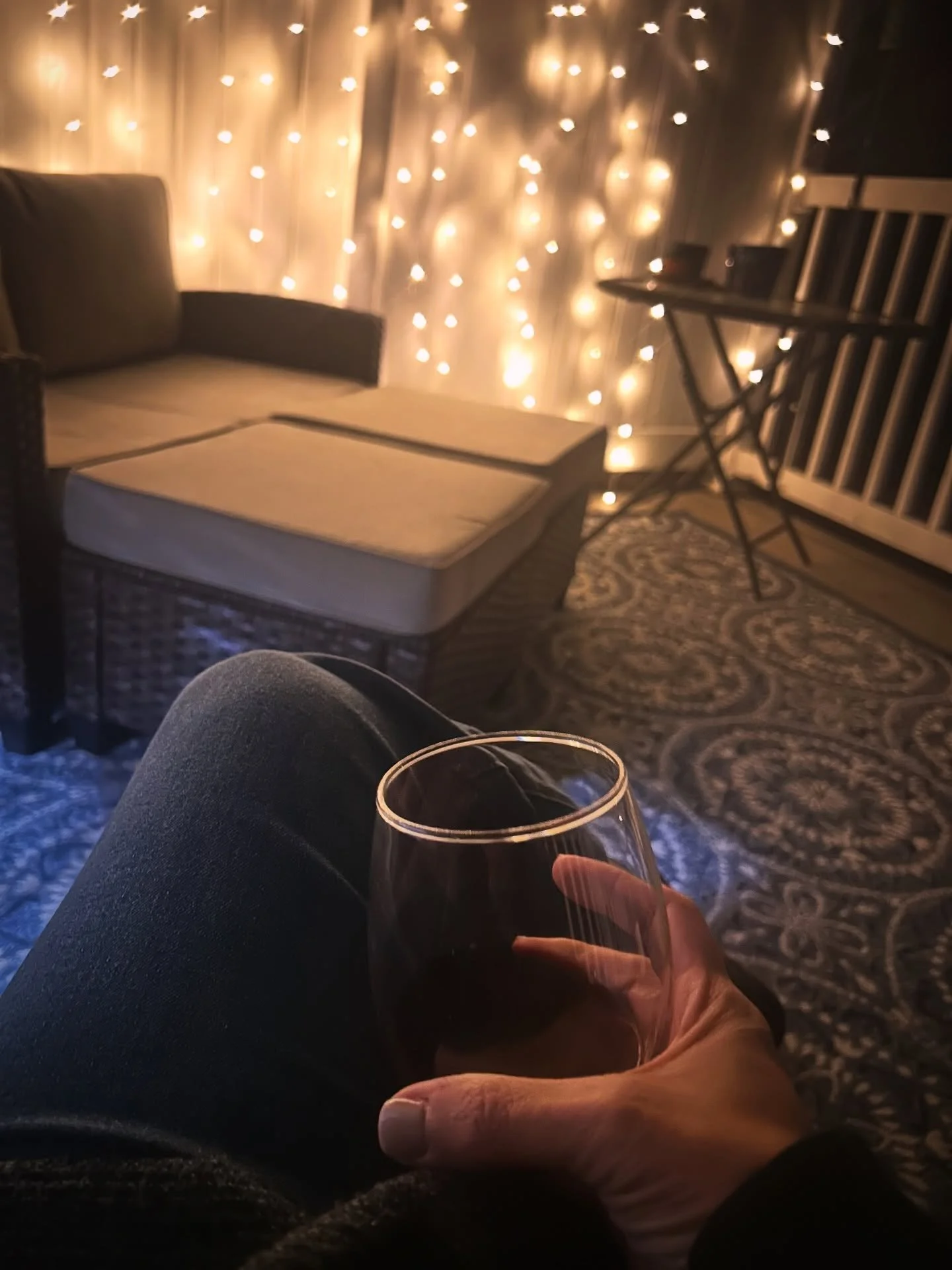 ✨ Finally sitting down after one long week&hellip; glass of wine in hand, cool Carolina night, and Taylor Swift in the background serving that petty, fiery, take-no-nonsense energy about &ldquo;father figures&rdquo; and unfinished fights.

Perfect so