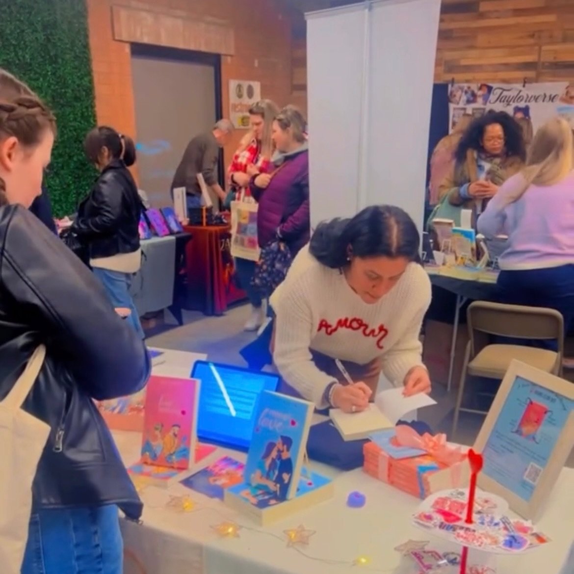 Huge thank you to @frontpaigemedia and to everyone who came out to support the vendors and authors. Getting to meet readers, chat about books, hear what you love, and connect face-to-face will always be one of my favorite part of being an author.

So