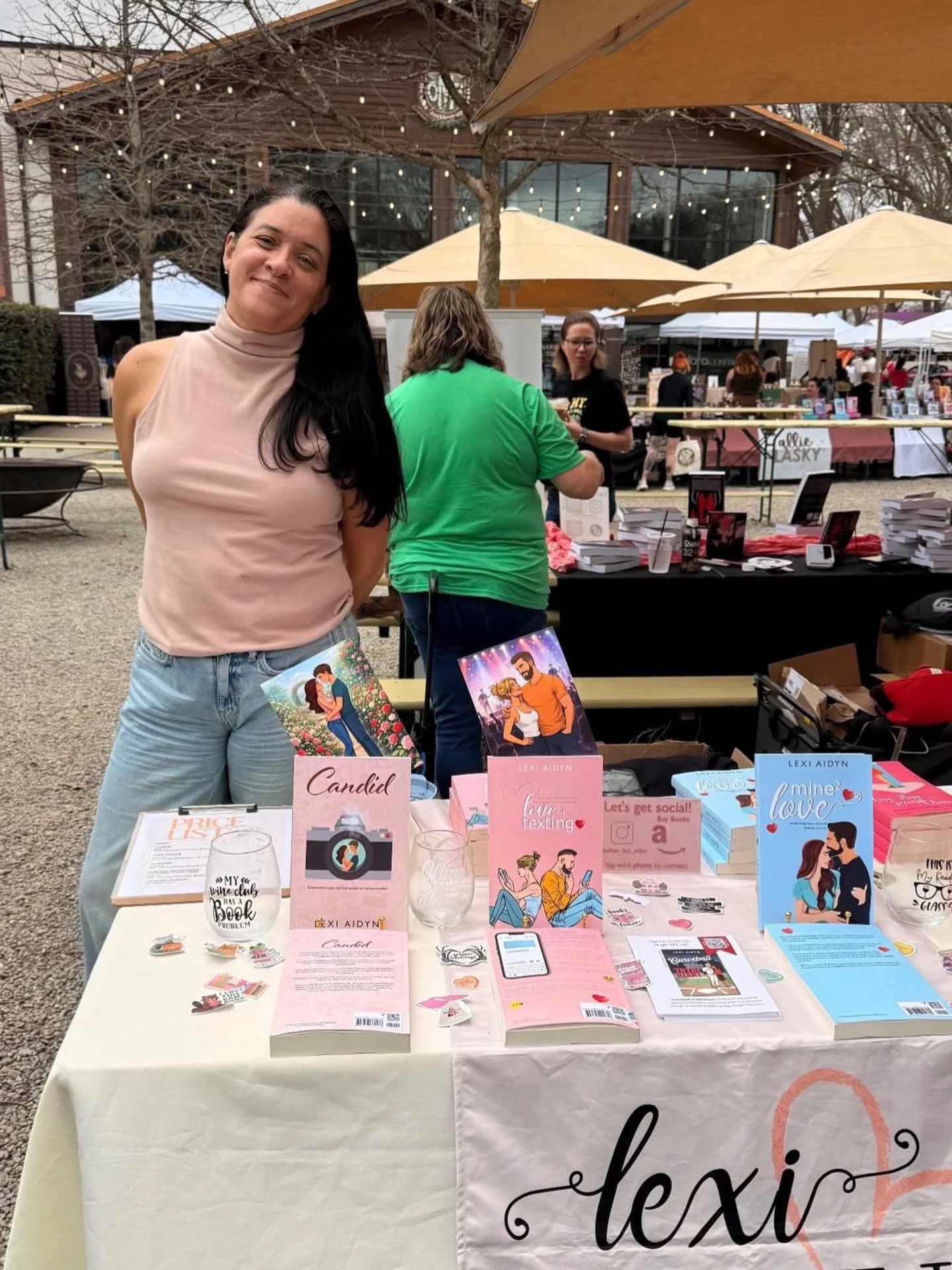 Another amazing book fair in the books. 📚

A big thank you to @frontpaigemedia for hosting such a wonderful event, and to everyone who came out to support local and small businesses. It truly means the world to us.

I loved meeting so many new reade