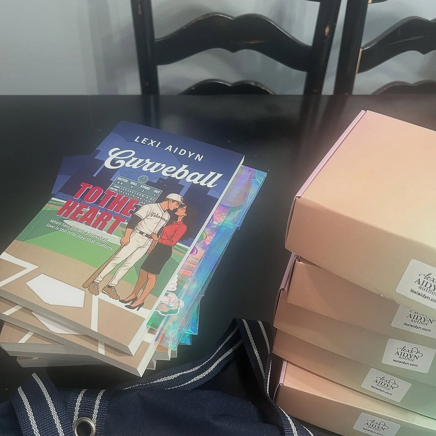Signed copies of Curveball to the Heart are headed to your door! If you placed an order, keep an eye on your mailbox. Your copy is packed, sealed, and loaded with bookish goodies just for you.

#inthemailtoday #romancereadersofinstagram #sportsromanc