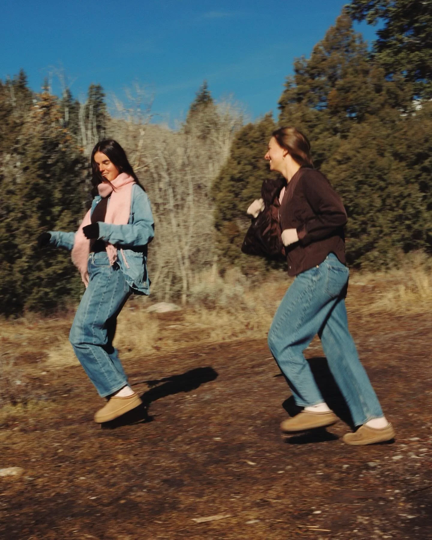 Elsa+Lucy in love on Valentine&rsquo;s Day caught on 35+120mm

#filmphotography #wlw #couples #filmisnotdead #utah