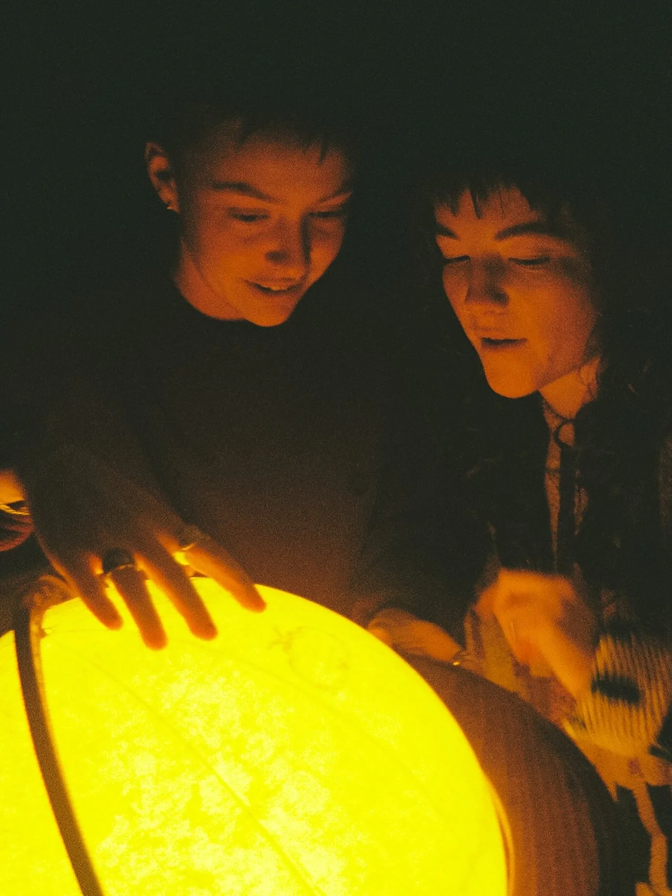 ALL we want in life is to find love like Paige and Sofie&rsquo;s&hellip;YUH I love em&rsquo;&hellip;. Swipe to feel all sorts of sad and lonely cause these guys really make love look almost too good. 

It is important to know that the star of night w