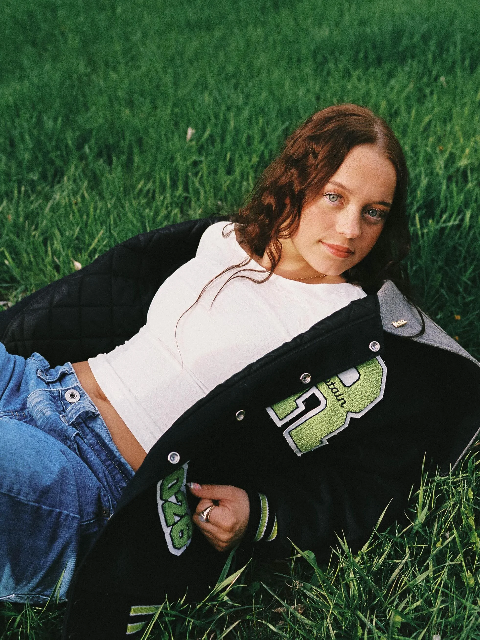 abbie is da coolest girl in da world, and she&rsquo;s going to probably rule the world one day too‼️🌎

little mix of some 35mm and digital 
scans and dev- @thefindlab 
#film #seniorphotos #gradphotos #filmphotographer #utah
