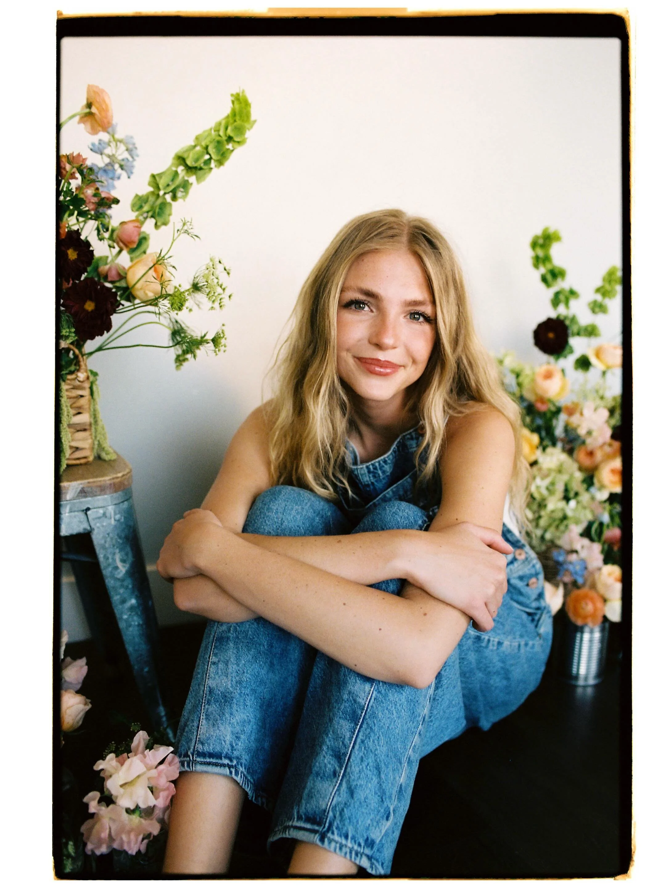 SPRING CALLED, Hannah obviously answered☎️‼️

2026+2027 brides HANNAH is YOUR GIRL
Mix of 35mm+digital 
Scans + dev @thefindlab 
Film stock @kodak -ektacolor 400 pro 

#brandingphotos #2027bride #weddingphotography #utahphotographer #filmphotography