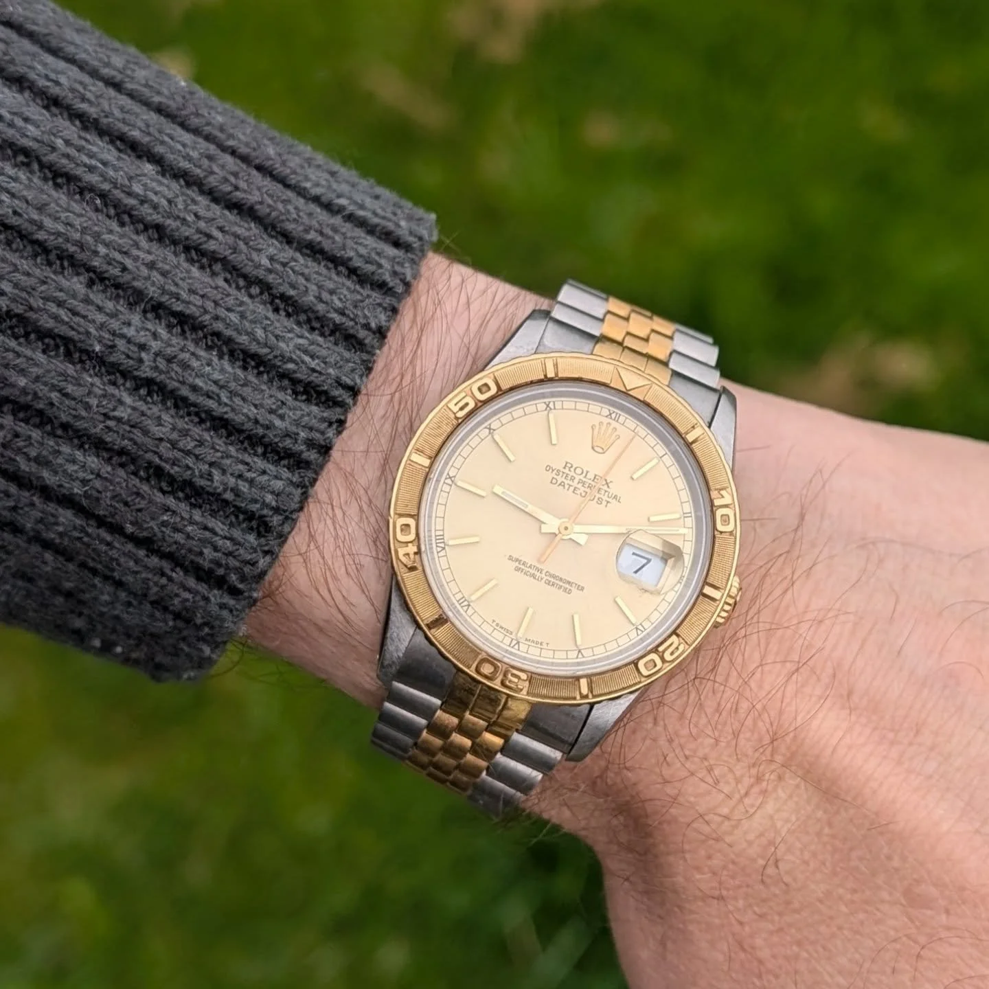 Rolex Datejust Turn-O-Graph Ref. 16263 &ndash; Steel &amp; 18k Gold &ndash; Full Set (1995)

Fully original Rolex Datejust Turn-O-Graph reference 16263 from 1995, presented as a full set with box, papers, booklets, leather wallet and calendar card.

