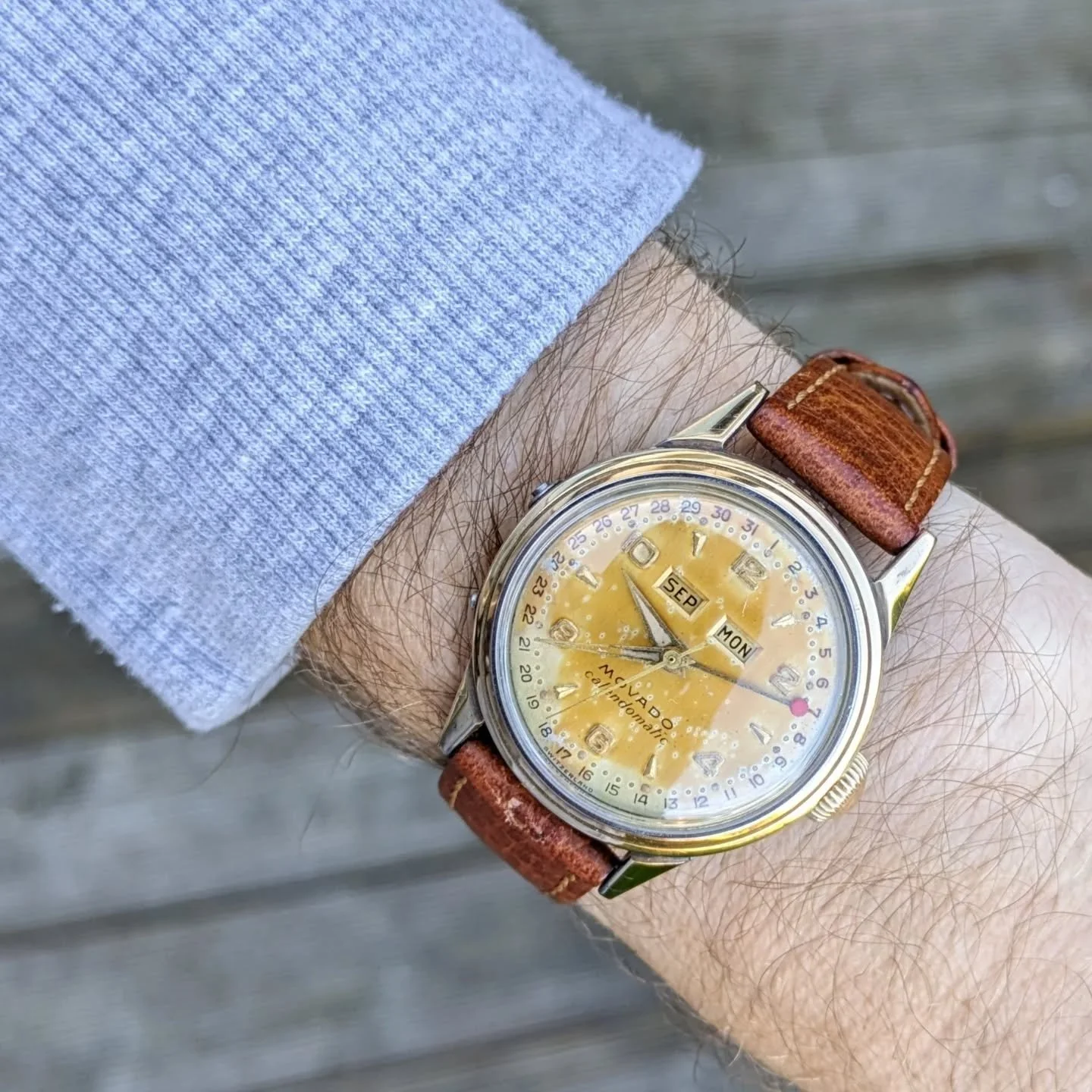 Vintage 1940s Movado Calendomatic Triple Date Cal. 470 Bumper Auto Watch FB

A vintage Movado Calendomatic triple date from the 1940s in a 34mm stainless steel case with gold-plated bezel. The watch displays day, month, and date functions via twin wi