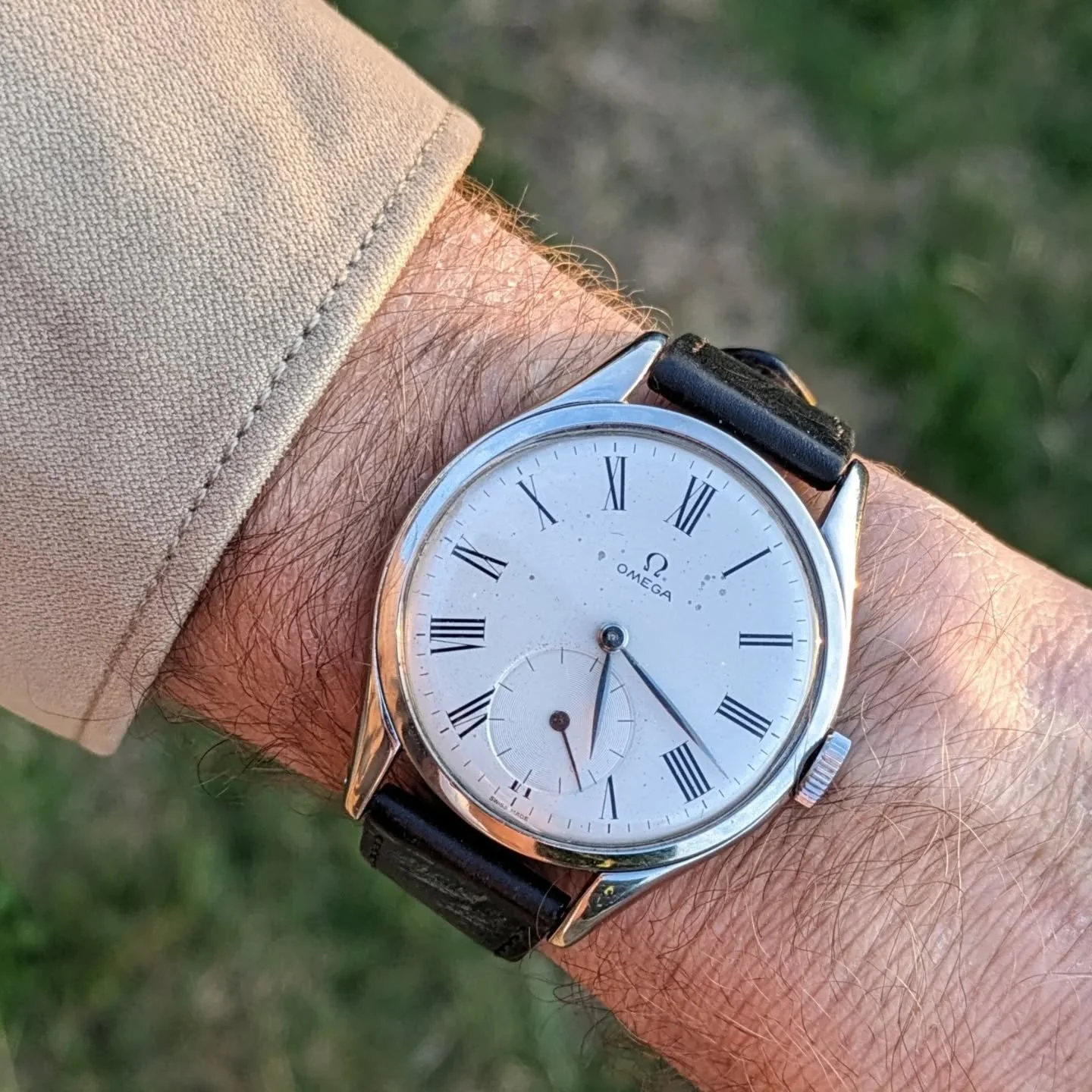Omega 2505-2 &ndash; Vintage Jumbo 1944 Calatrava Style Dress Watch &ndash; 38mm Stainless Steel

A fine example of the Omega reference 2505-2, produced in 1944. This model is part of Omega&rsquo;s oversized Calatrava-style dress watches, and at 38mm