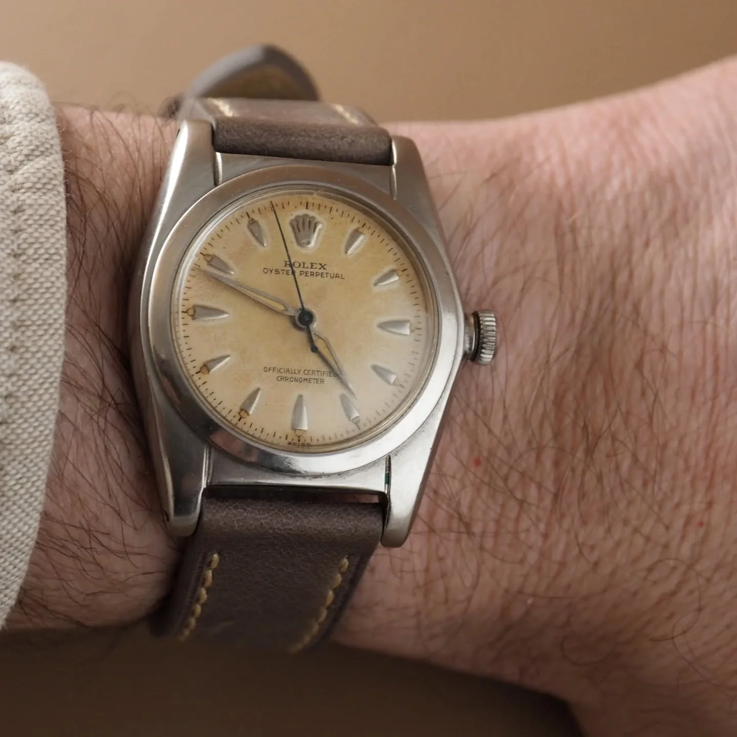 Rolex Oyster Perpetual Chronometer Ref 2940, Original Dial, Bubbleback, 1946

An honest early Rolex Oyster Perpetual Officially Certified Chronometer dating to 1946 (serial 404966), from the classic Bubbleback era. These watches sit at a really impor