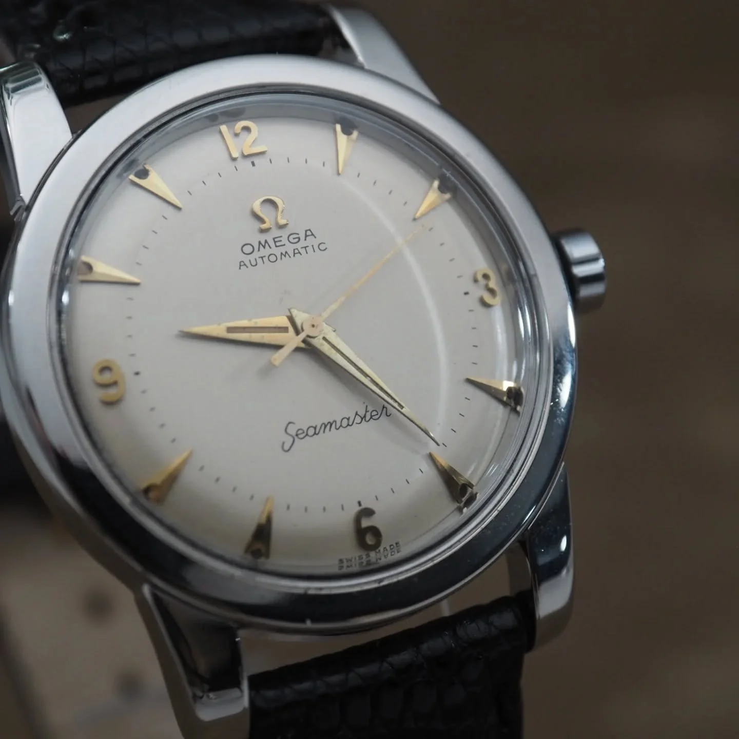 Omega Seamaster, 1952, ref C2577-9SC, cal 354 Bumper, 34mm 

&bull; Omega Seamaster, ref C2577-9SC, 1952

&bull; 34mm case excluding crown

&bull; Cal. 354 bumper automatic

&bull; Running within a minute a day

Early 1950s Seamaster with the proper 