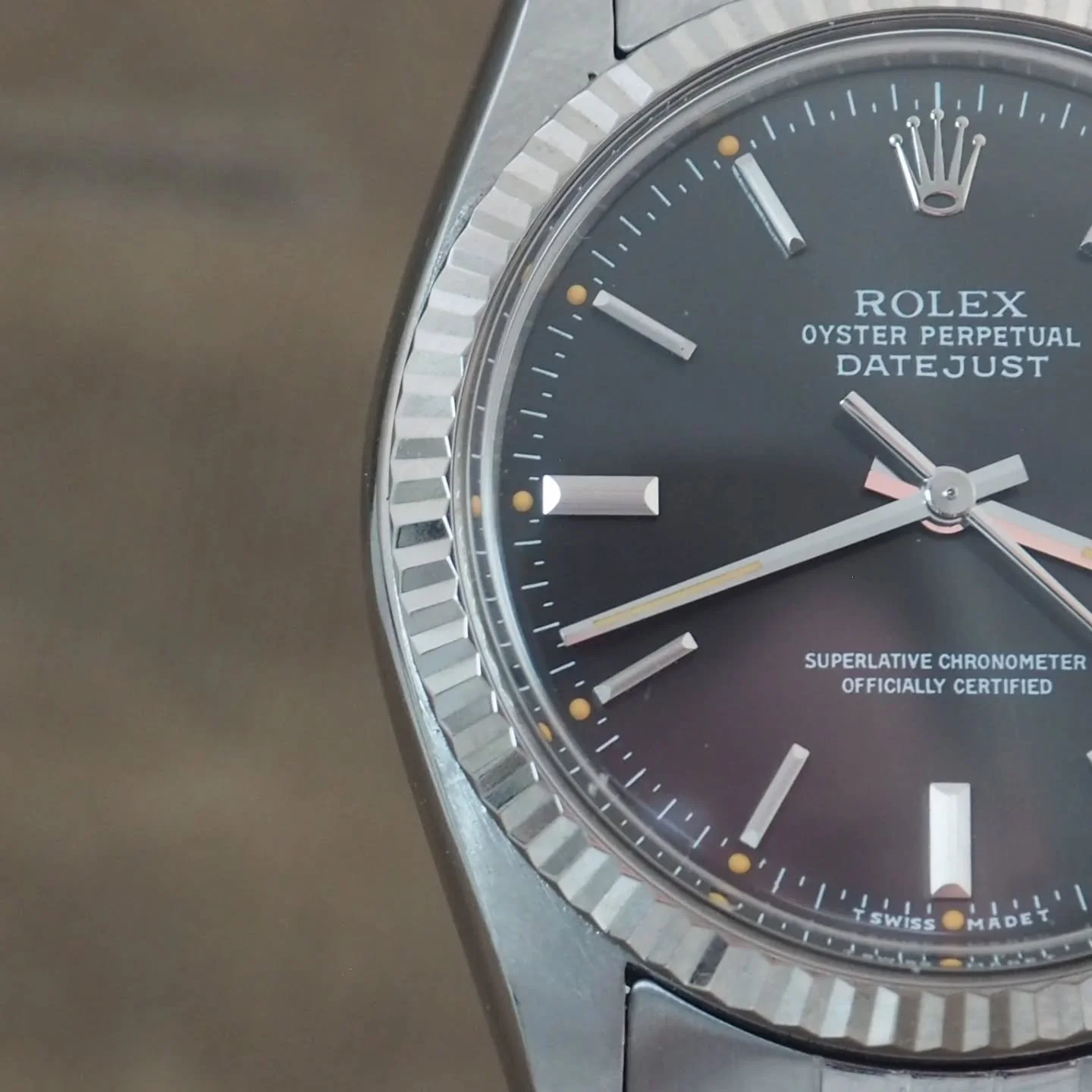 Rolex Datejust, Ref 16014, 1979, Slate Grey Dial

1979 Rolex Datejust presented in exceptional, near mint condition throughout.

Slate grey dial with a soft sunburst finish that shifts nicely in different light. The lume plots have aged to a warm ora