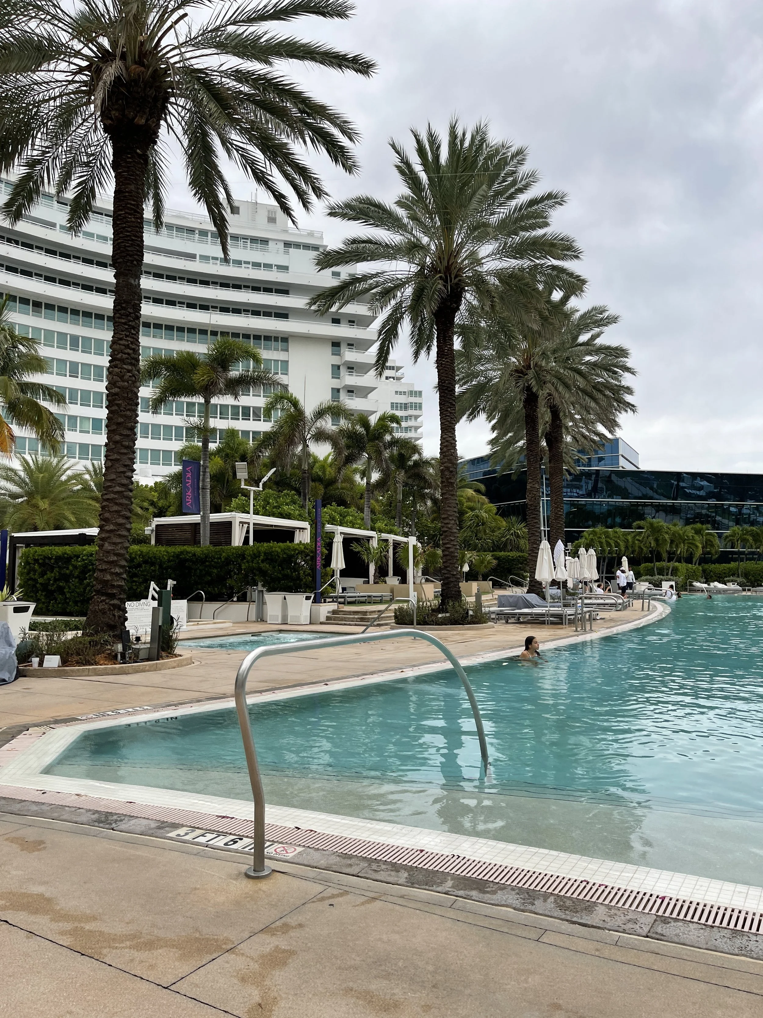 Sketching the  FONTAINEBLEAU miami