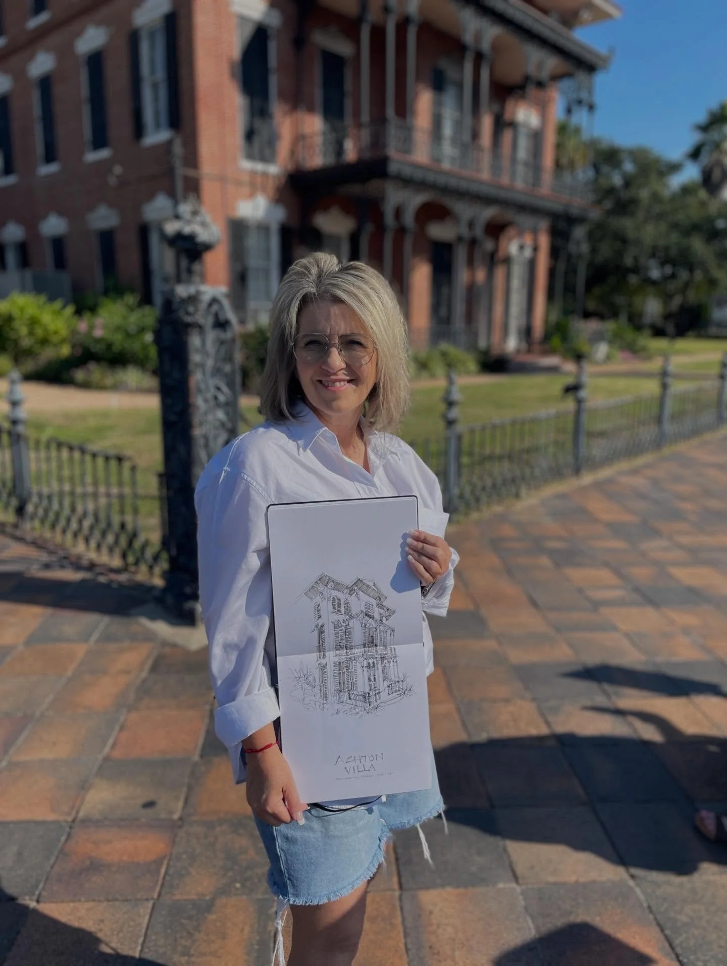 URBAN SKETCHING = BETTER INTERIORS

You already outsource renderings.
 You use powerful software.
 But sketching?

It sharpens your eye, and it&rsquo;s one of the fastest ways to reconnect with the part of you that actually loves design.

Here&rsquo;