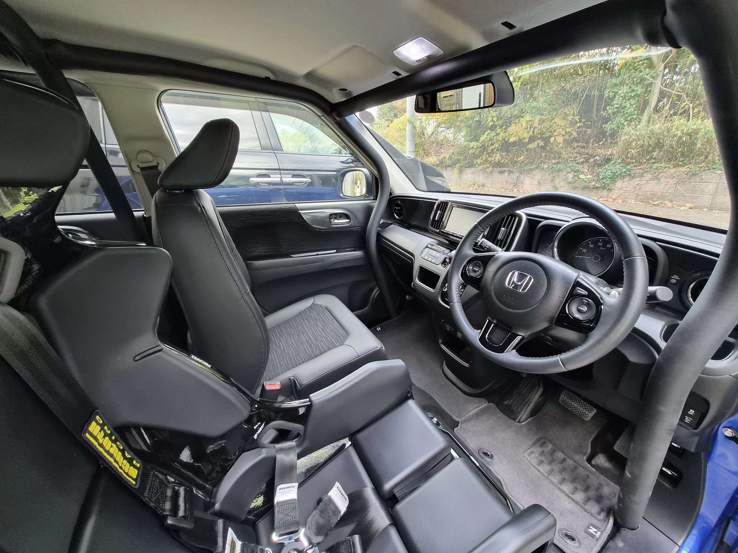 2025/11/16 シート・ベルト等の架装品取り付け後に納車