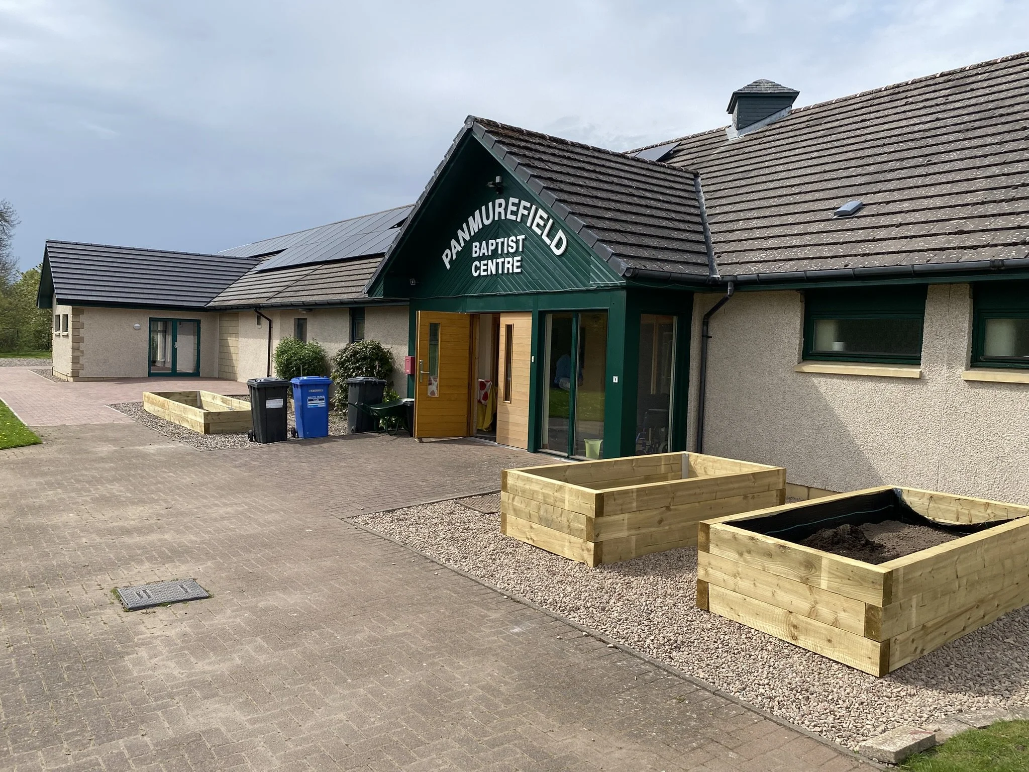 Panmurefield Baptist Church - Broughty Ferry - Planter addition