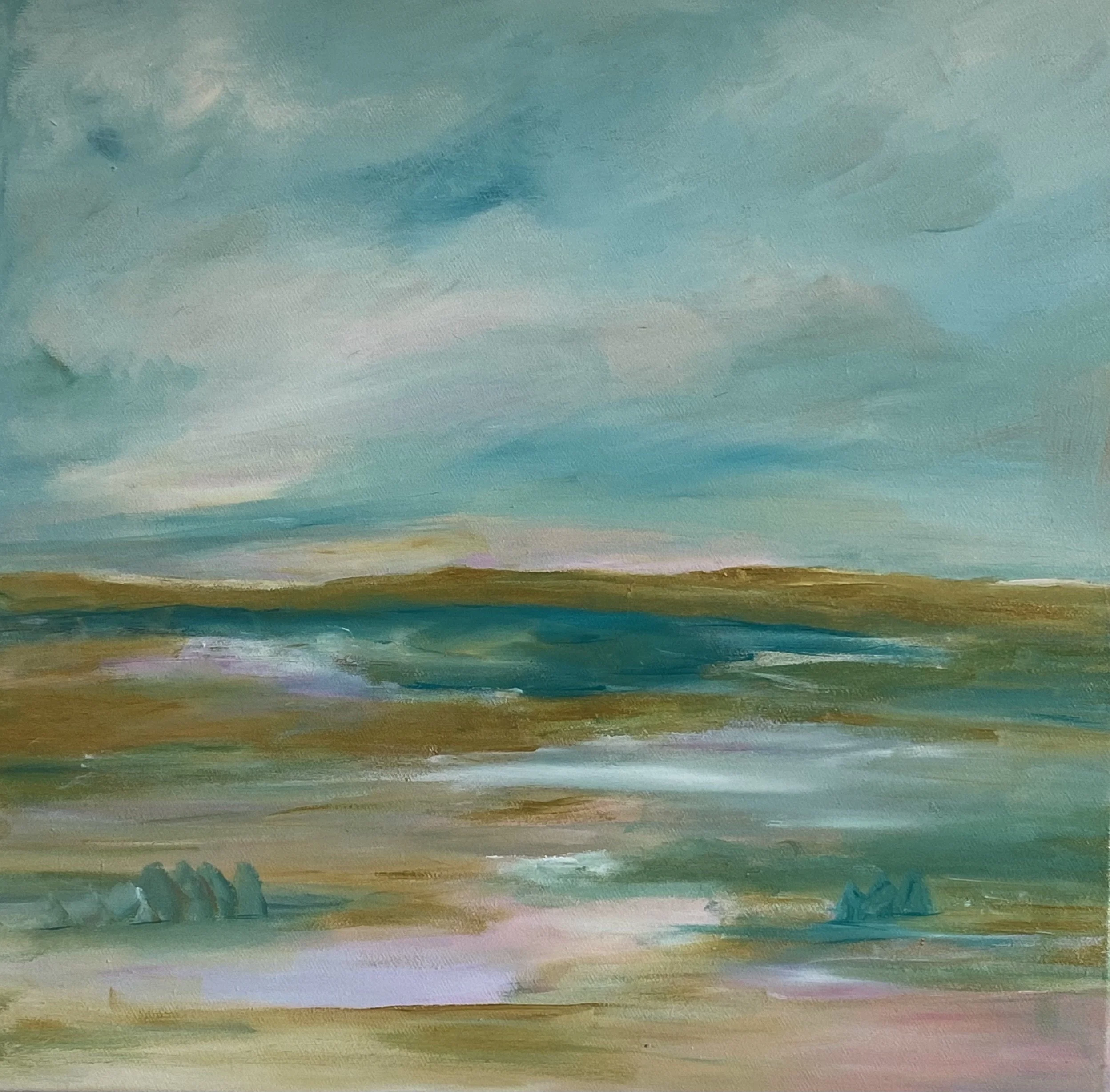 Aquarellmalerei einer Landschaft mit Wasser, Hügeln und Himmel.