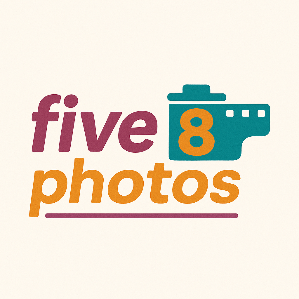 Grafik mit dem Text 'five 8 photos' und einer Kamera, alles in Farben wie Braun, Blau, Orange und Lila auf weißem Hintergrund.