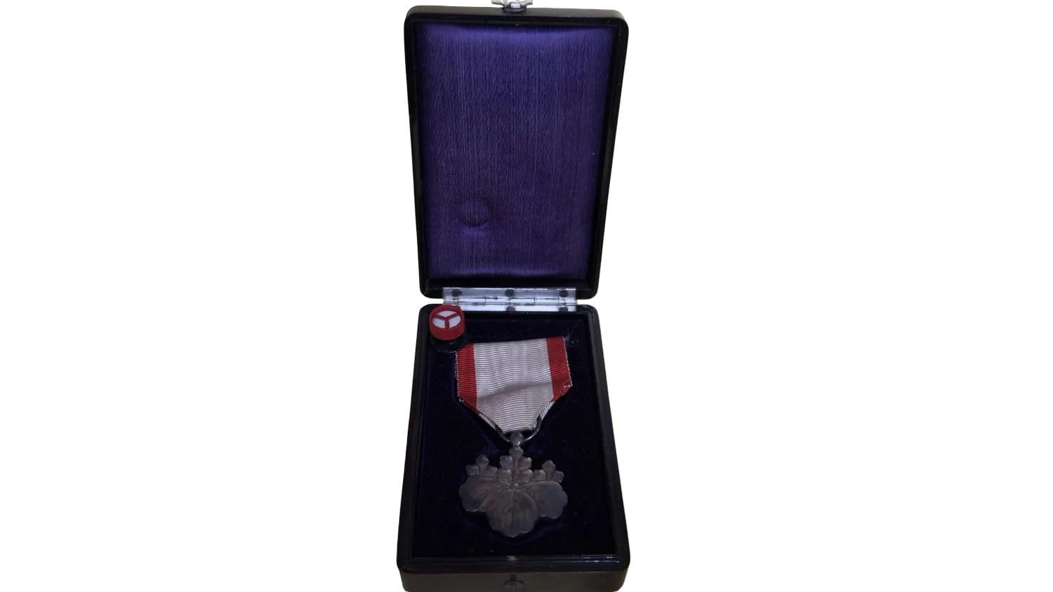 Post WW2 Japanese order of the rising sun 8th Class