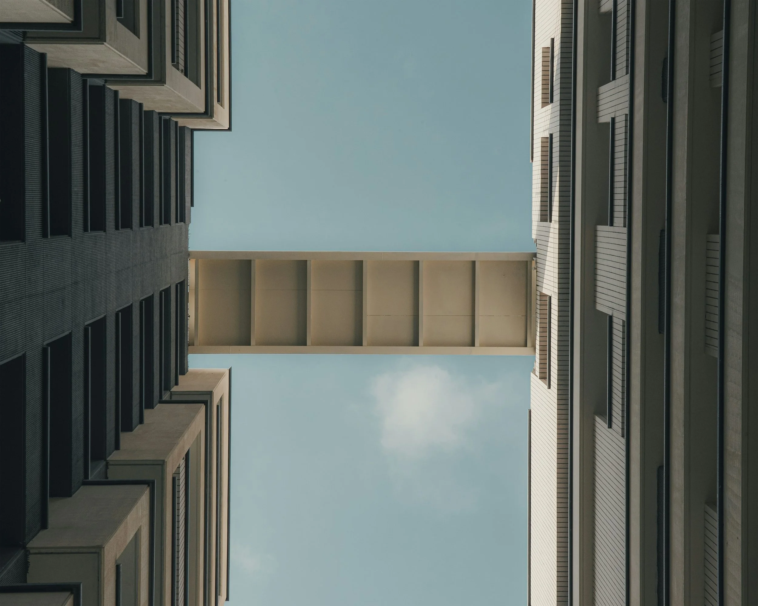 Standing in the middle: bridging designers and the project market