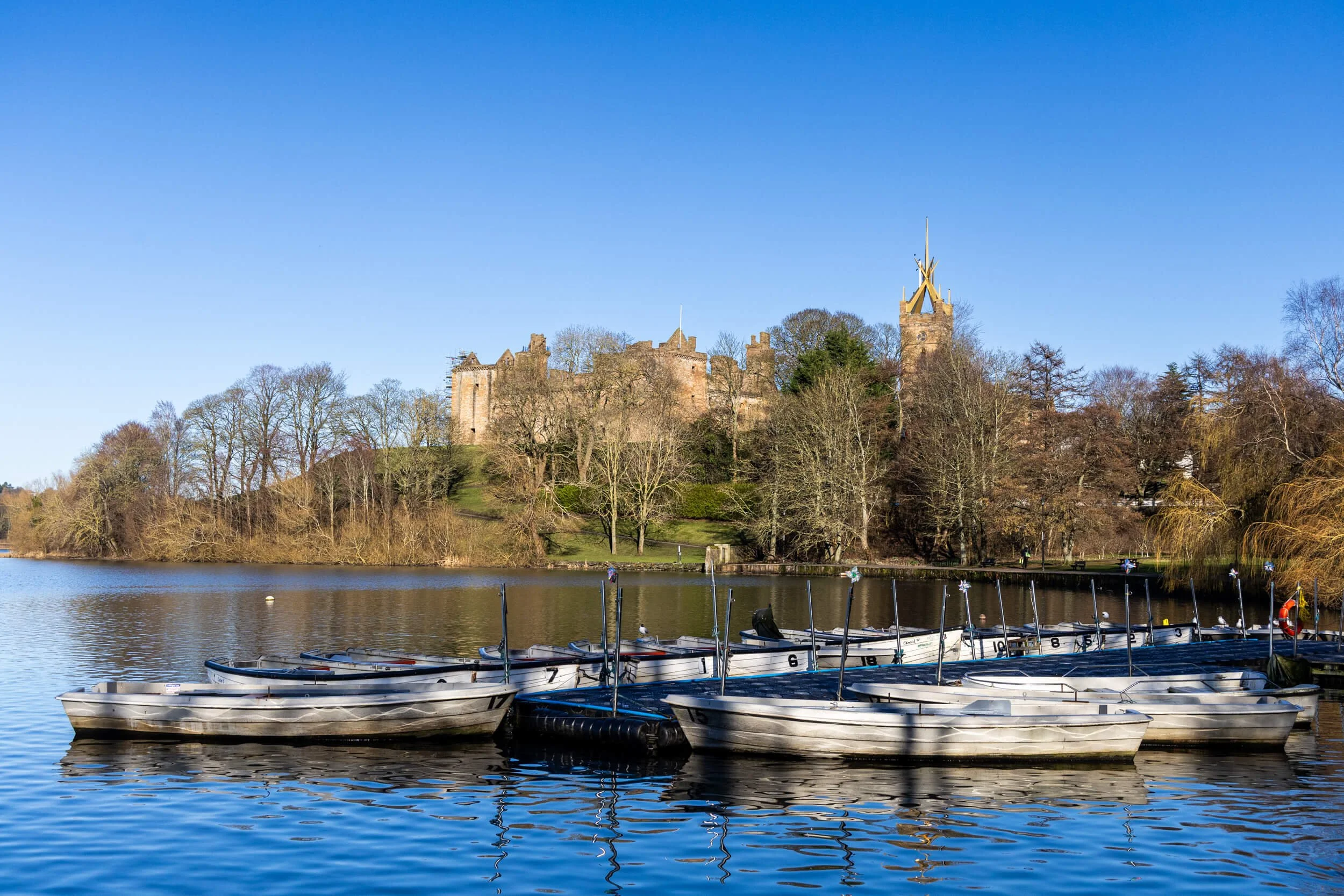 00:04Claude responded: Linlithgow Loch with Linlithgow Palace in the background, West Lothian, ScotlandLinlithgow Loch with Linlithgow Palace in the background, West Lothian, Scotland