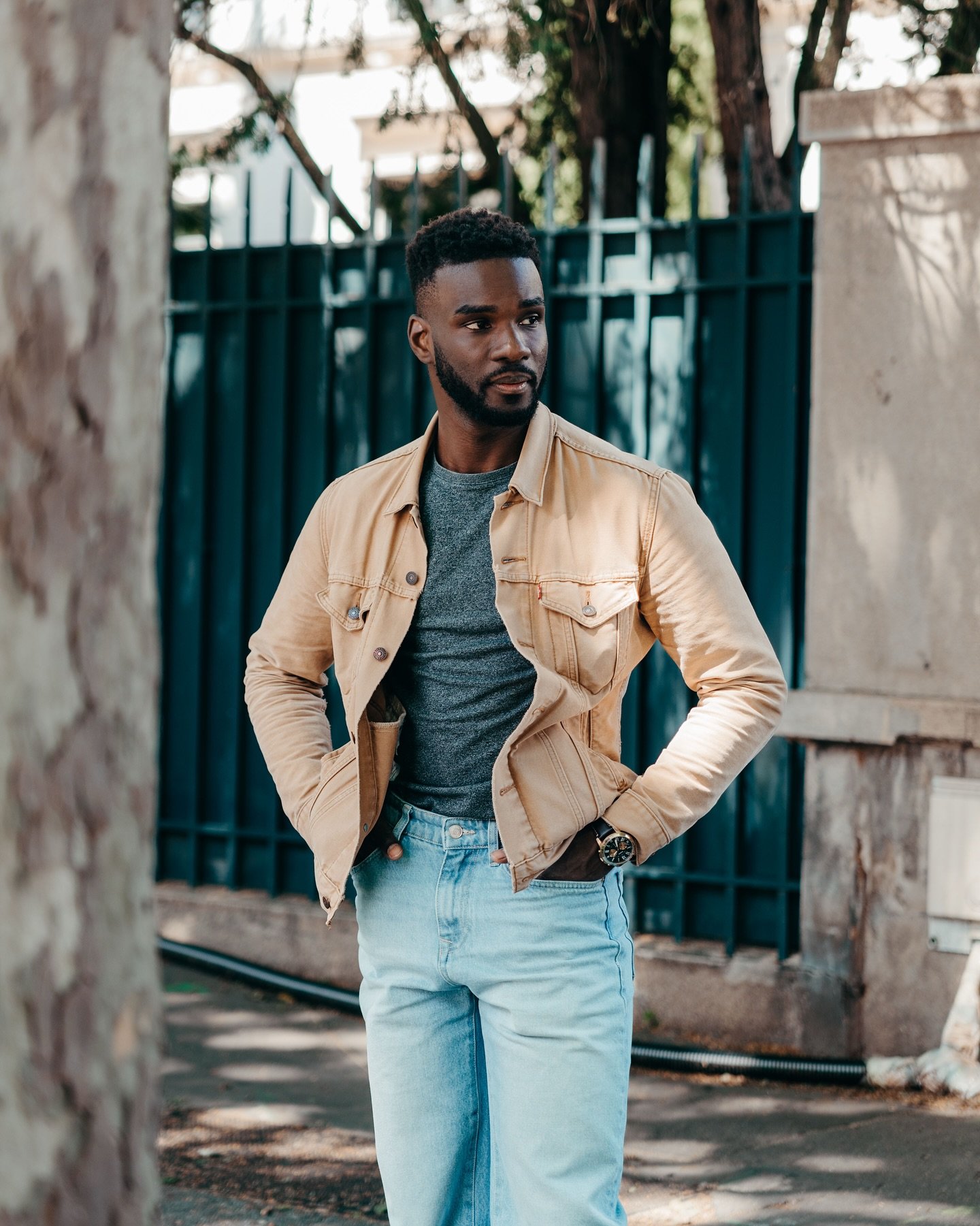 Shooting book outdoor avec @cheikhmd_modele_ ✨

J&rsquo;adore ce genre de shoot o&ugrave; on se balade, on discute, on shoot un peu et on continue de se balader ! C&rsquo;est hyper doux, et &ccedil;a fait visiter plein d&rsquo;endroits ☺️

Si toi aus