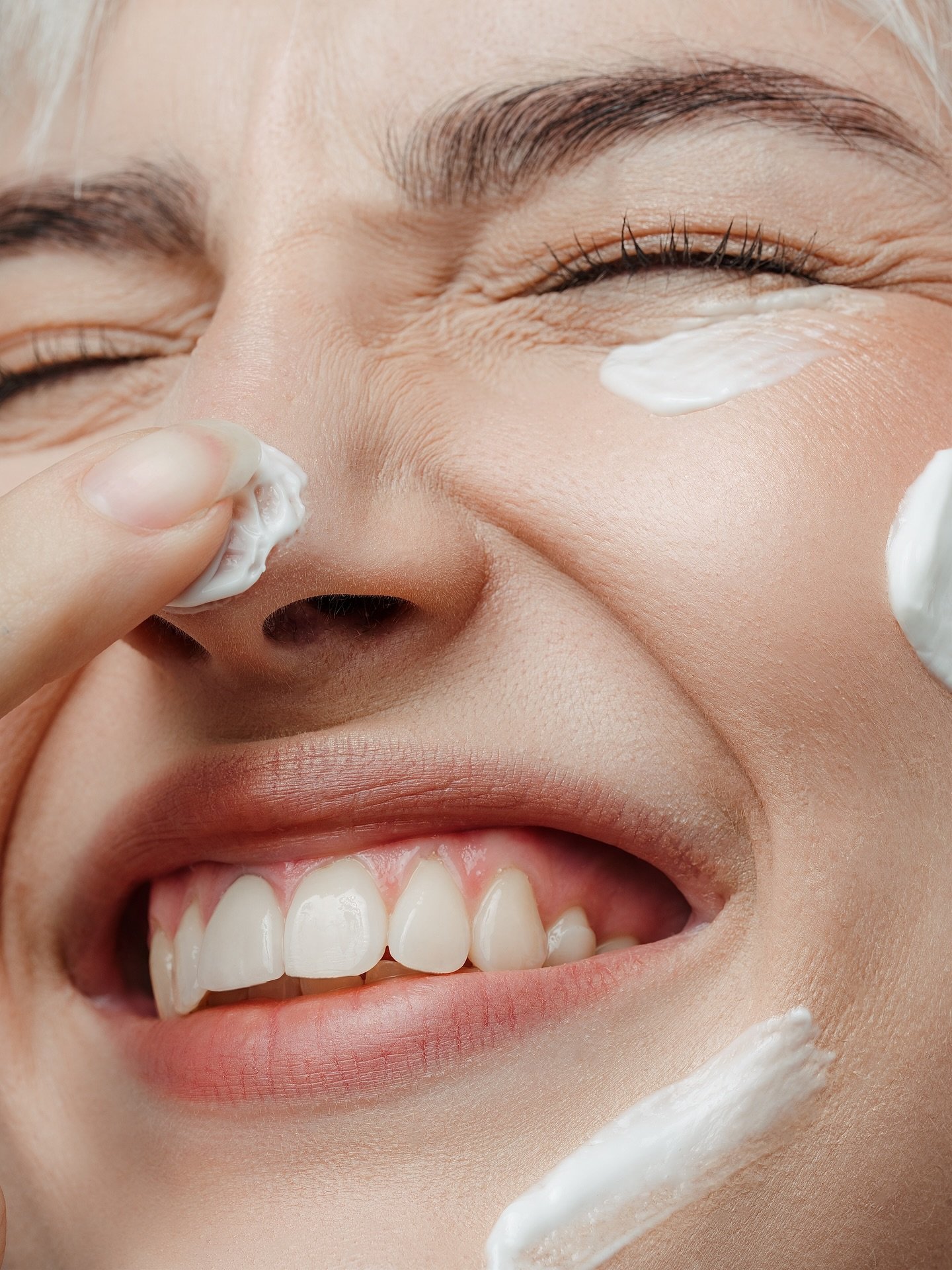 Shooting beauty textures avec les copines @eriyatu @paulinermakeup et la cr&egrave;me @embryolisse 🌷

Ce genre de shooting qu&rsquo;il faut absolument dans son book si vous &ecirc;tes mannequin commerciale 🤭

Et c&rsquo;est parmi mes shootings pr&e