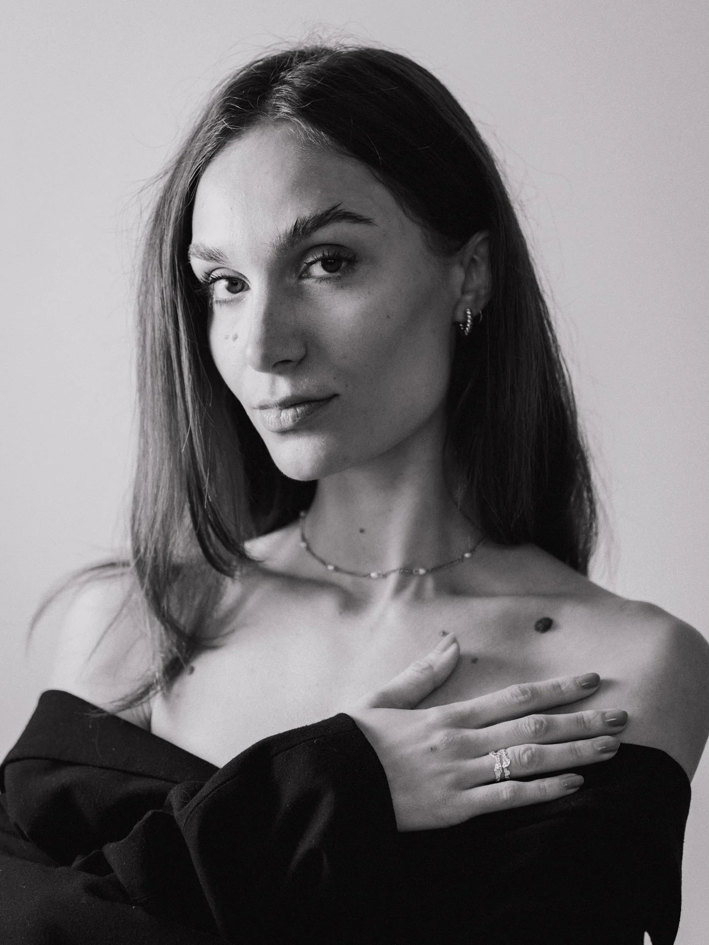 Ma douce @fannybgn 🤍 

#portraitparis #shootinginterieur #photographestudio