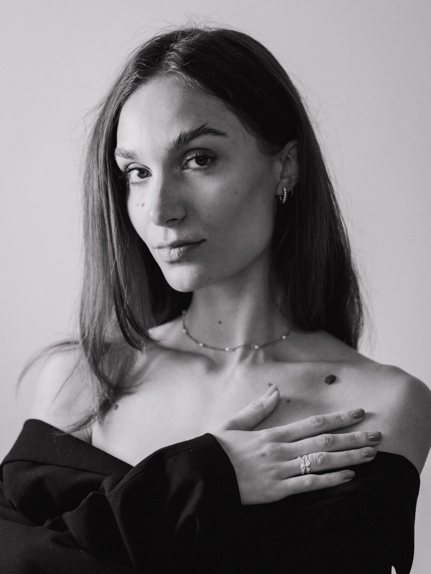 Ma douce @fannybgn 🤍 

#portraitparis #shootinginterieur #photographestudio