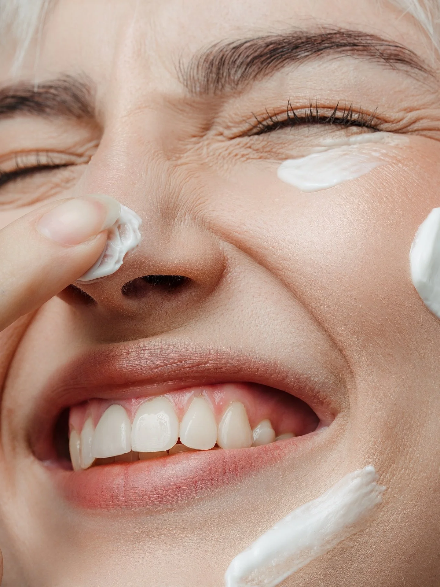 Shooting beauty textures avec les copines @eriyatu @paulinermakeup et la cr&egrave;me @embryolisse 🌷

Ce genre de shooting qu&rsquo;il faut absolument dans son book si vous &ecirc;tes mannequin commerciale 🤭

Et c&rsquo;est parmi mes shootings pr&e