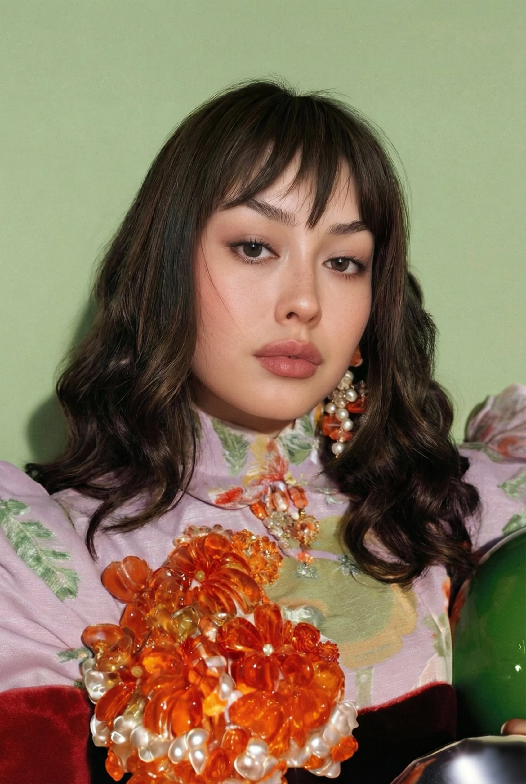 KATALEA – EVERYWHERE, EFFORTLESSLY: Katalea is the kind of person who appears exactly where creativity is unfolding. One moment she’s in the kitchen cooking, the next she’s building a set, styling a shoot, or sourcing the perfect prop at the last min