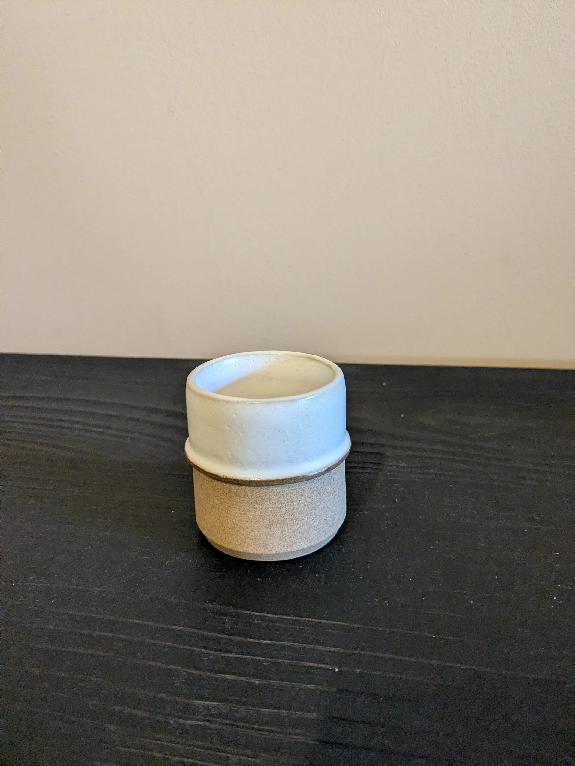 Tasse bicolore blanc et grès brut Pot et Tess
