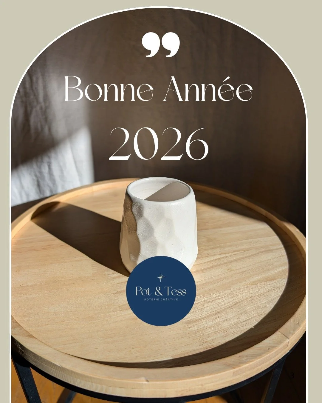 Bonne ann&eacute;e 2026 ! 🎊
Une ann&eacute;e se termine, et quelle ann&eacute;e ! Merci du fond du c&oelig;ur &agrave; tous ceux qui ont choisi la c&eacute;ramique artisanale pour faire plaisir &agrave; leurs proches. Vos messages et votre confiance
