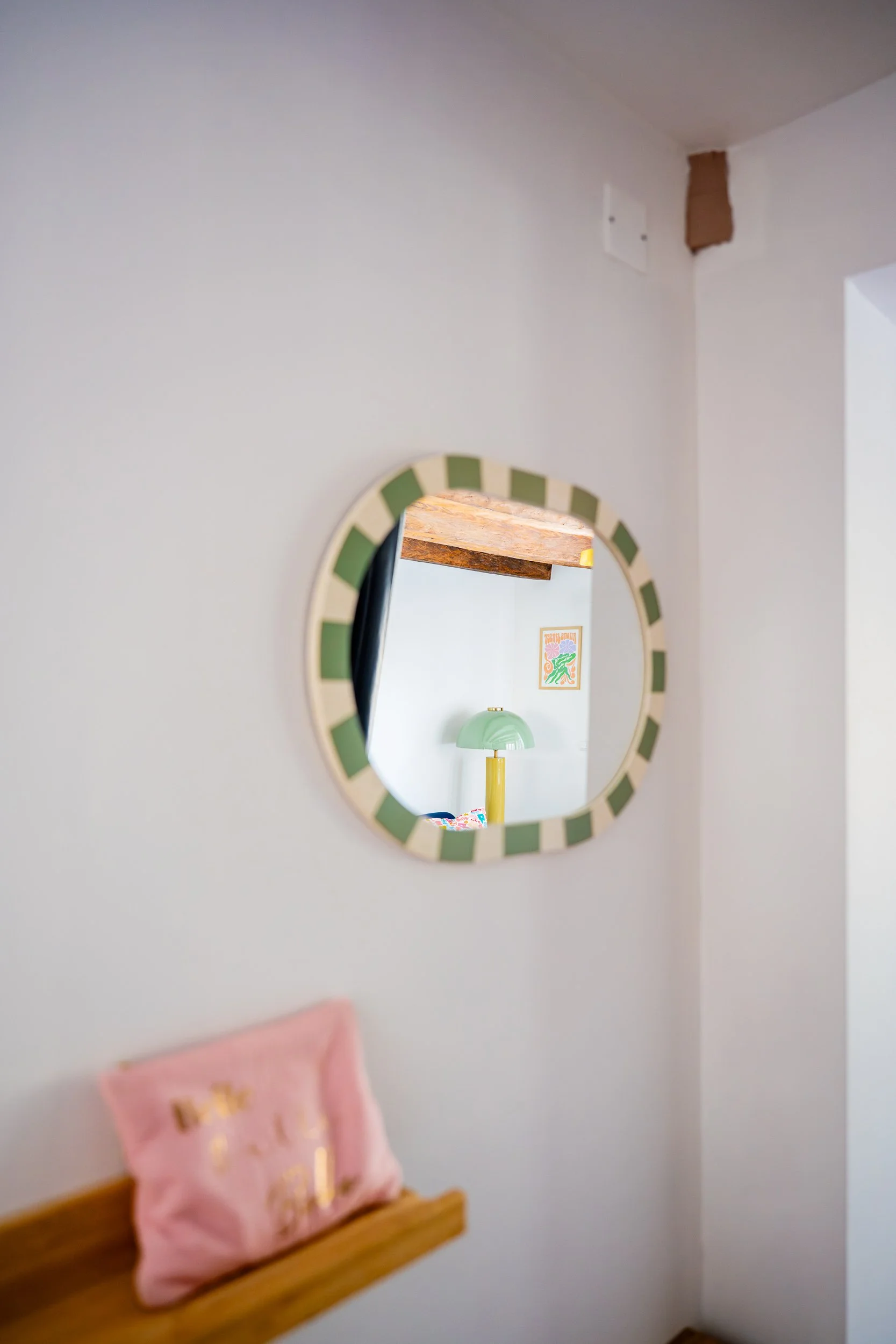 immobilier intérieur miroir reflet