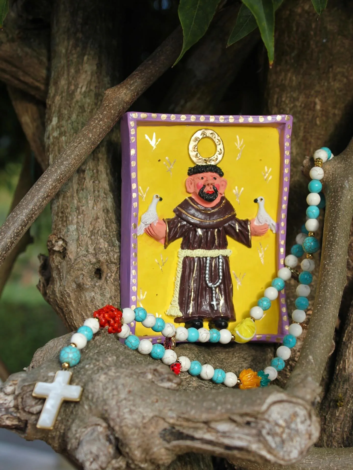 Hoje celebramos S&atilde;o Francisco de Assis! 🕊️🌿

Fundador dos Franciscanos, protetor dos pobres e guardi&atilde;o de todas as criaturas, tinha um cora&ccedil;&atilde;o t&atilde;o vasto quanto a sua f&eacute;. Ainda hoje S&atilde;o Francisco &eac