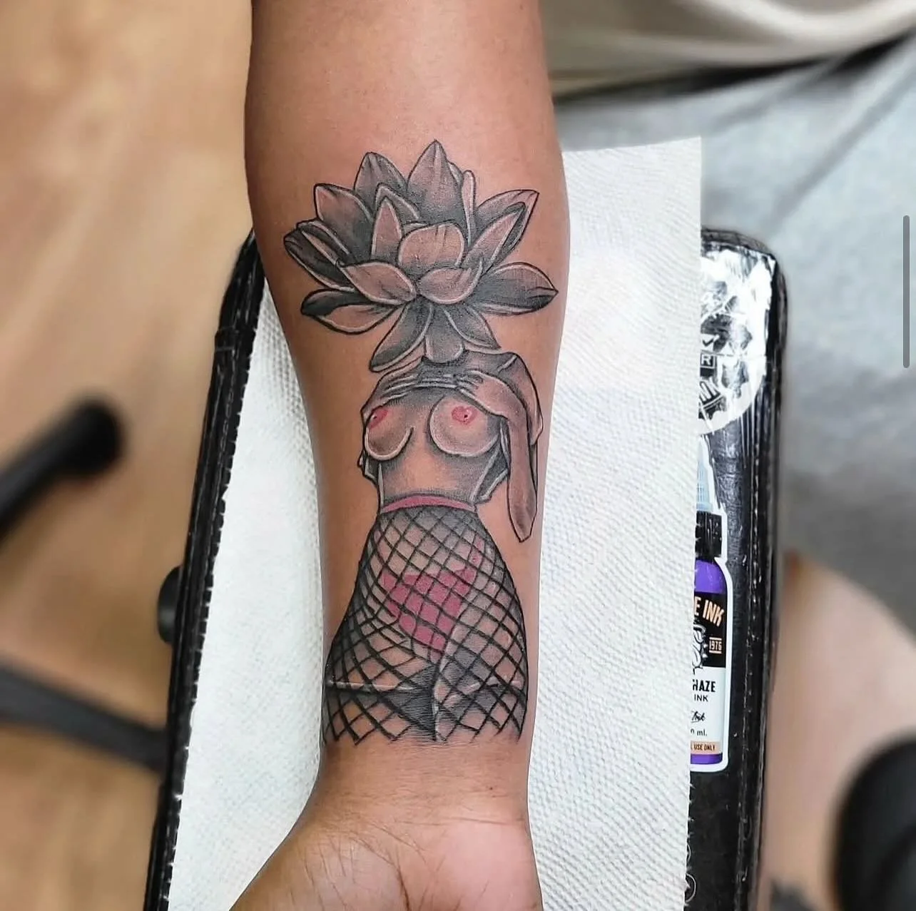 Bold design and smooth shading 🔥💪
Tattoo by Kelvin @kmoneybags at @pennsnneedles

Hashtags:
#pennsnneedles #bethlehemtattoo #blackandgreytattoo #customtattoo #tattooart #tattoooftheday #tattoolife #inkedup #tattooartist #tattooinspo #tat2shop #kmon