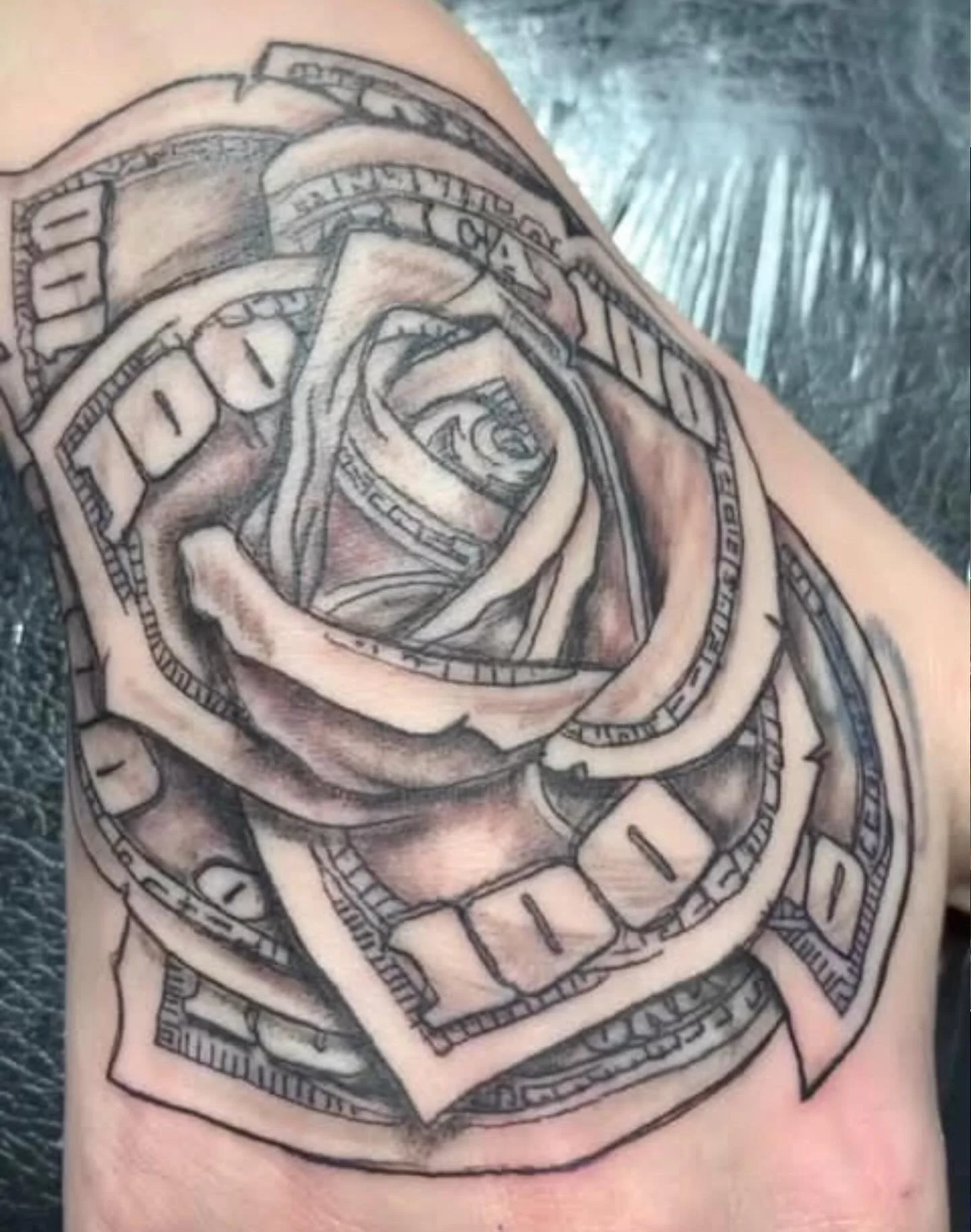 Stacked petals, stacked paper 💰🌹
Tattoo by Ceaser @tatsbyczr done @pennsnneedles

#moneyrosetattoo #blackandgrey #tattooart #tattooartist #pennsnneedles #tatsbyczr #inkedup #tattooshop #realistictattoo #bethlehempa