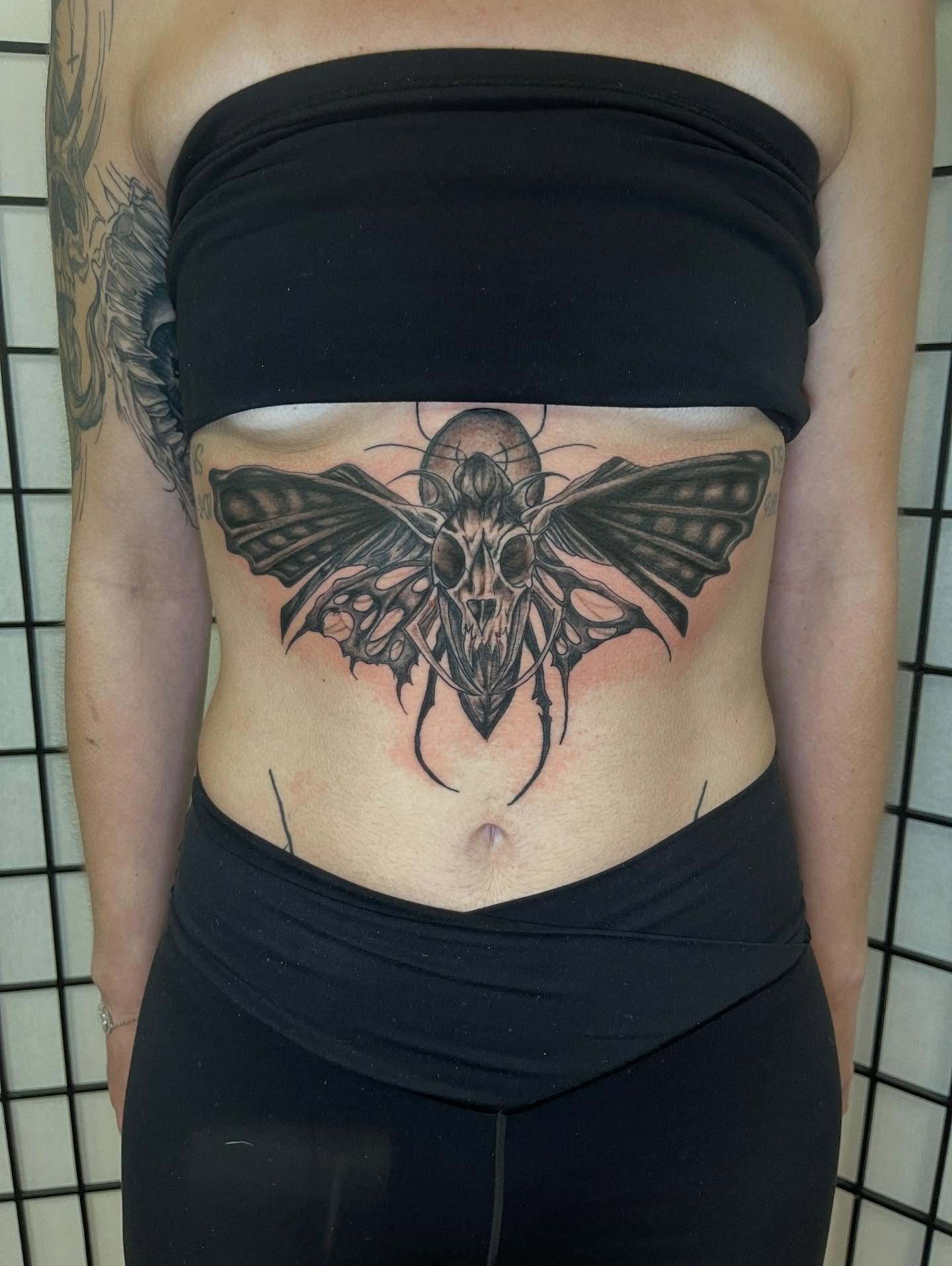New work from @tat2siege 🔥
Detailed black &amp; grey sternum tattoo &mdash; precision, texture, and flow from our Bethlehem studio. Book your custom design today!

#PennsAndNeedles #BethlehemTattoo #LehighValleyTattoo #PAInk #TattooStudio #TattooSho