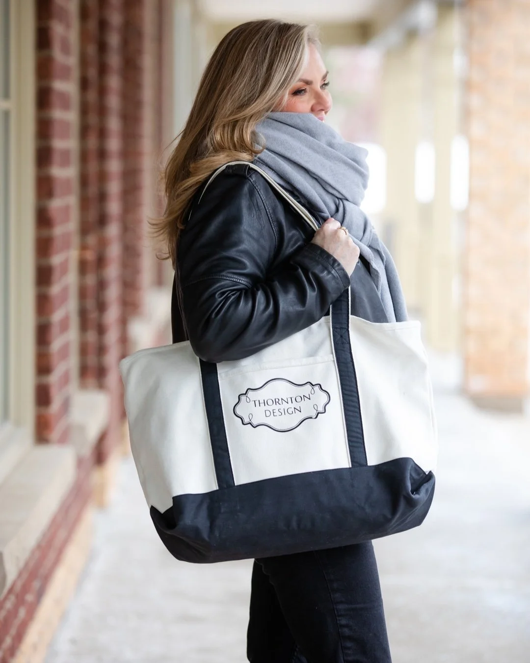 Before you pick paint, do this.

Most &ldquo;wrong colour&rdquo; regrets come from testing the wrong way. 
Let's fix it in 24 hours.

How to test like a pro:

Buy 3&ndash;5 samples max. Close tones, different lightness.
Paint on boards, not walls. 
U