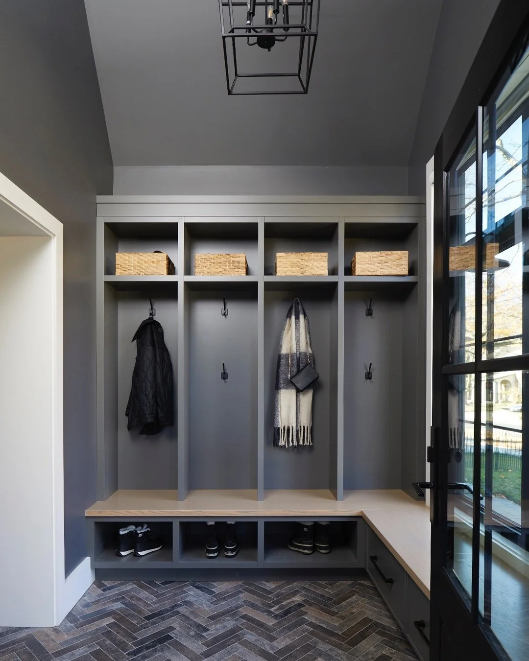 Our clients said the same thing every time they walked through the door: &ldquo;We&rsquo;re home&hellip; and we&rsquo;re already stressed.&rdquo;

Shoes, bags, mail, sports gear, everything landed in one small space. We treated that little zone like 